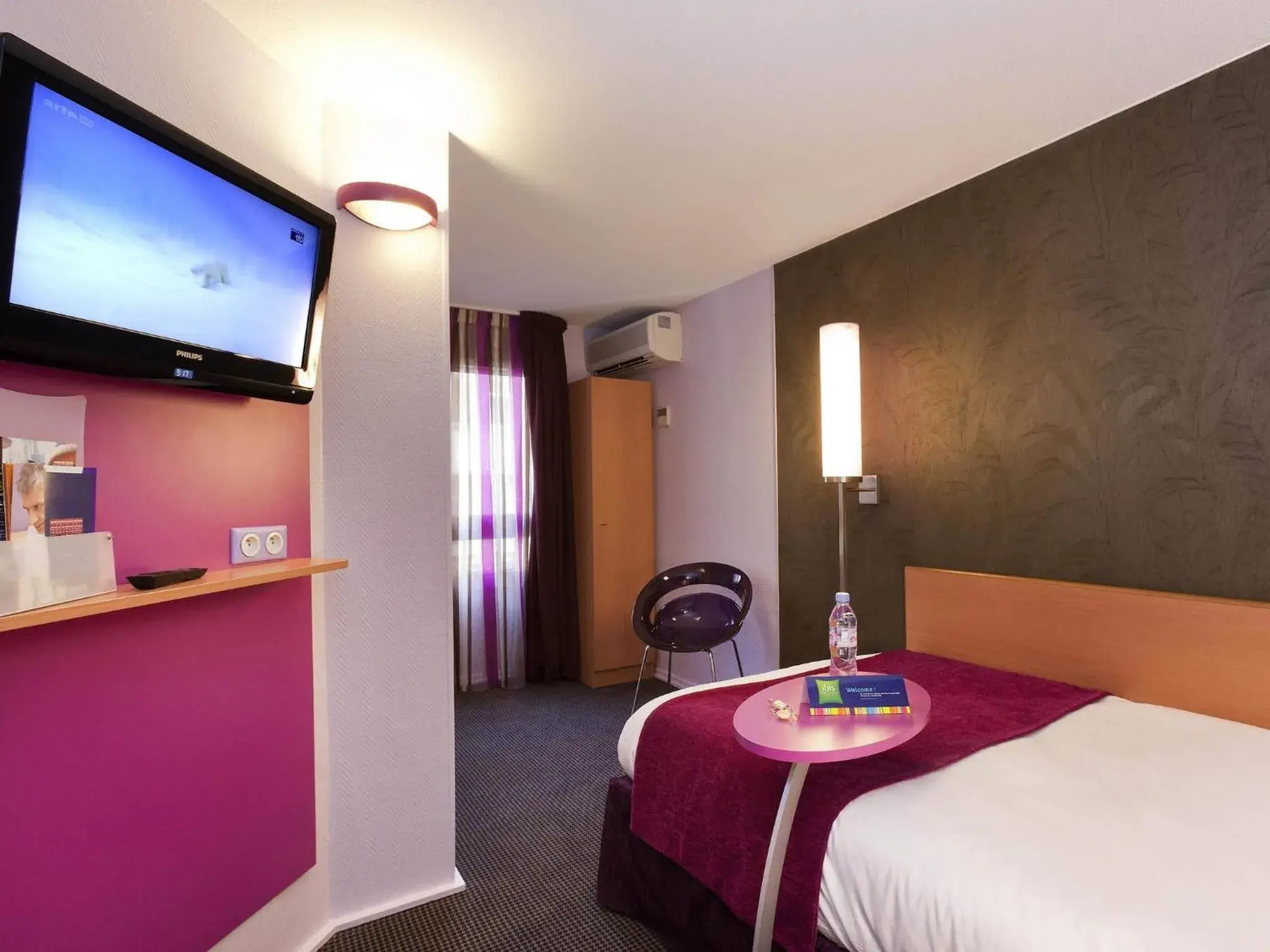 Bedroom, Bed in ibis Styles Bourg-en-Bresse Centre Bedroom, Bed in ibis Styles Bourg-en-Bresse Centre