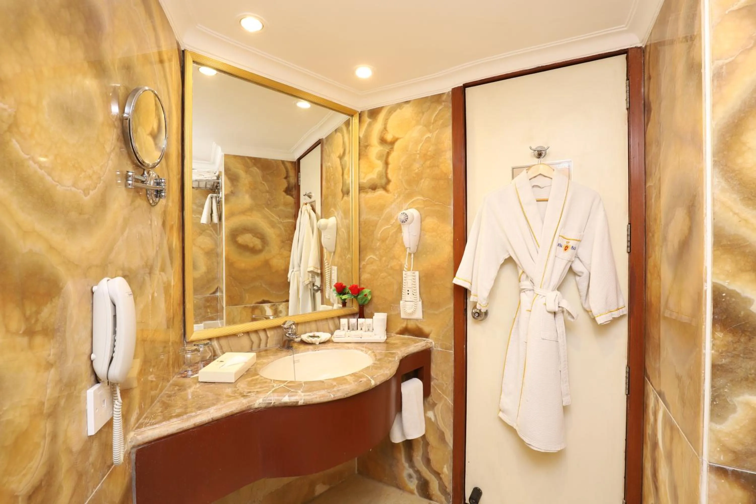 Bathroom in Hotel The Royal Plaza