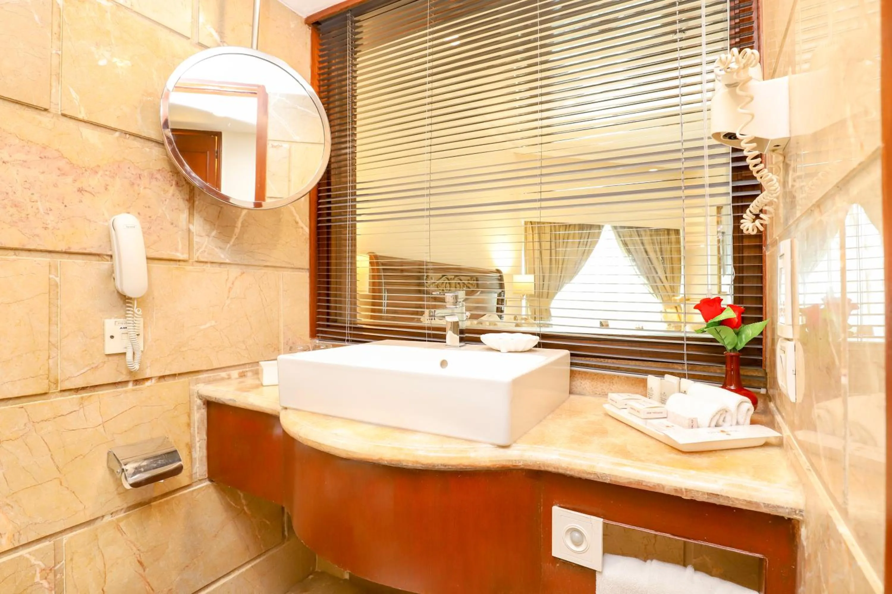 Bathroom in Hotel The Royal Plaza