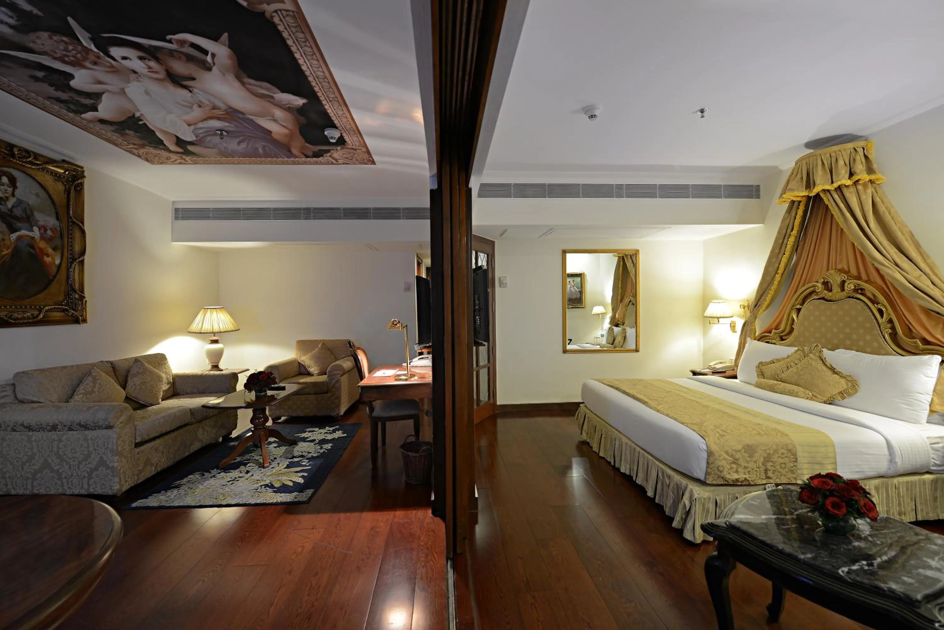 View (from property/room), Bed in Hotel The Royal Plaza