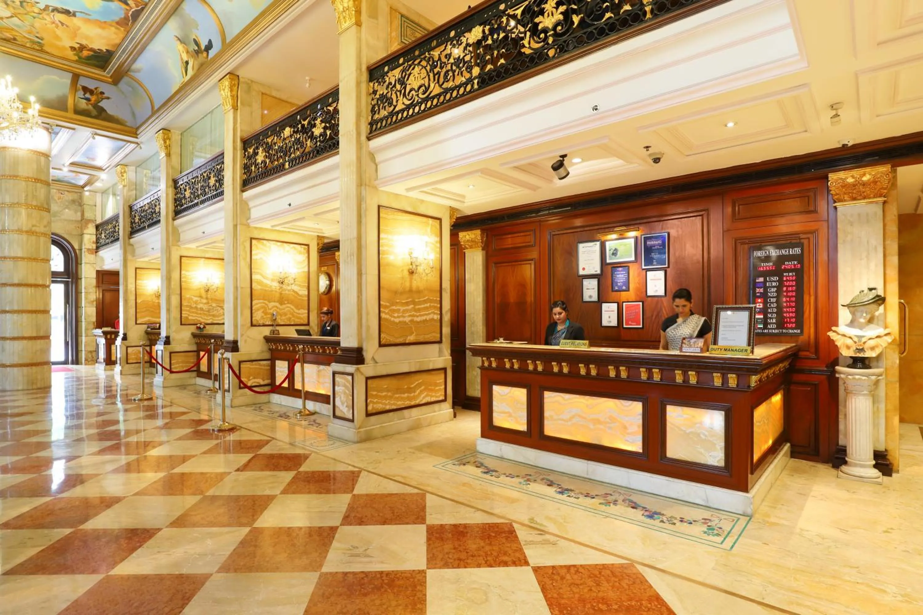Lobby or reception in Hotel The Royal Plaza