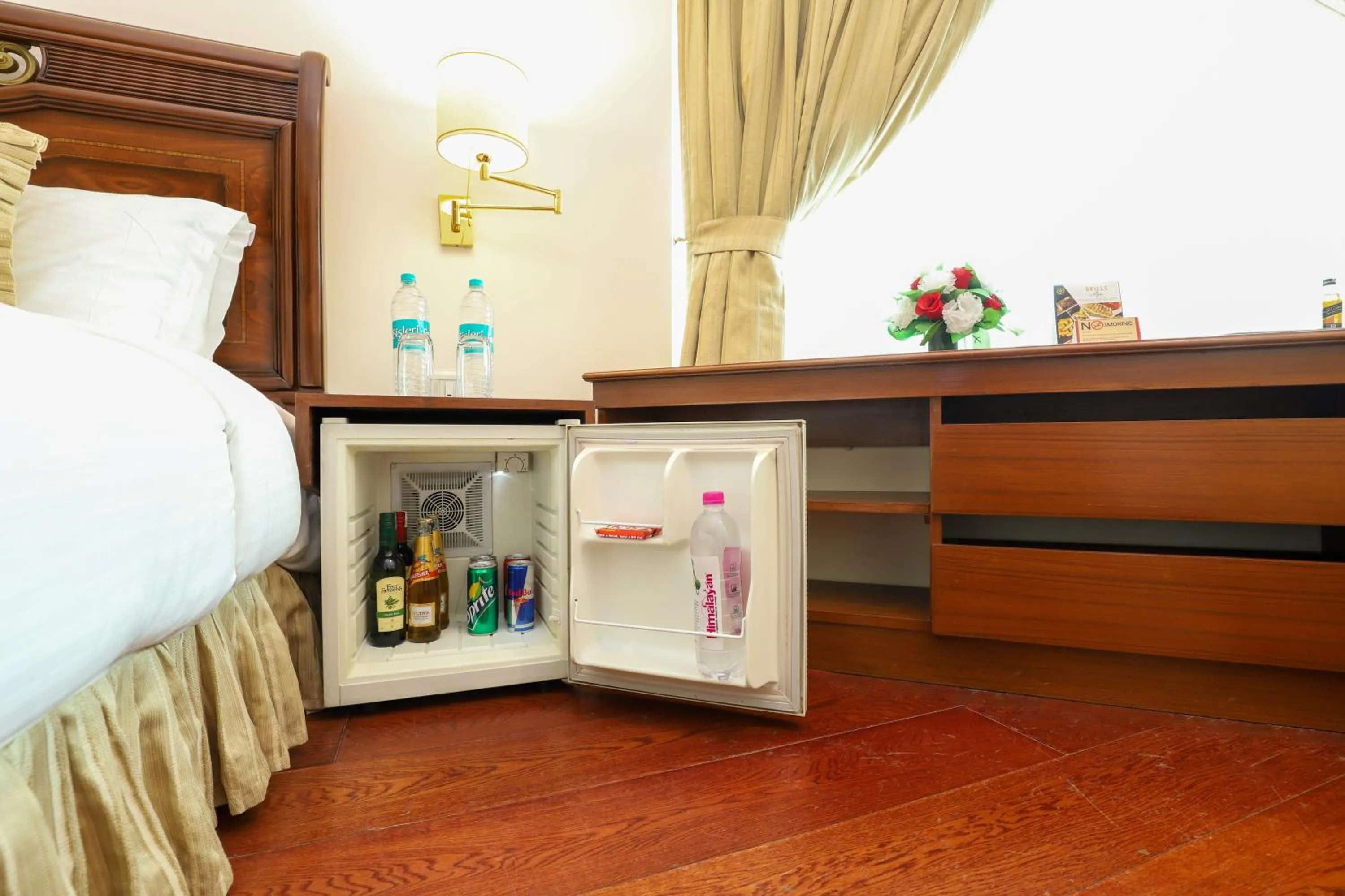 Other, Bed in Hotel The Royal Plaza