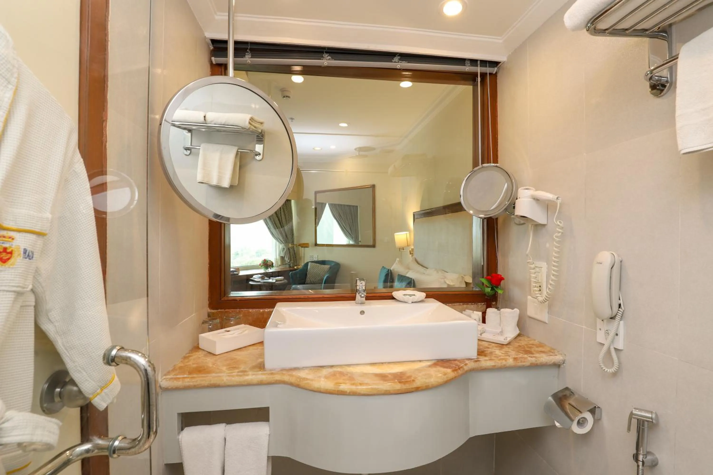 Bathroom in Hotel The Royal Plaza