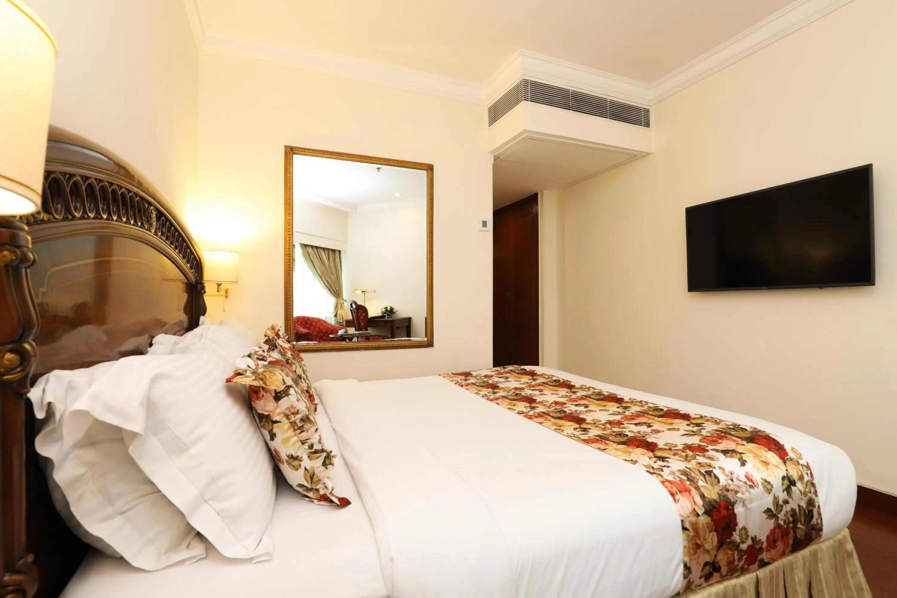 Bed in Hotel The Royal Plaza