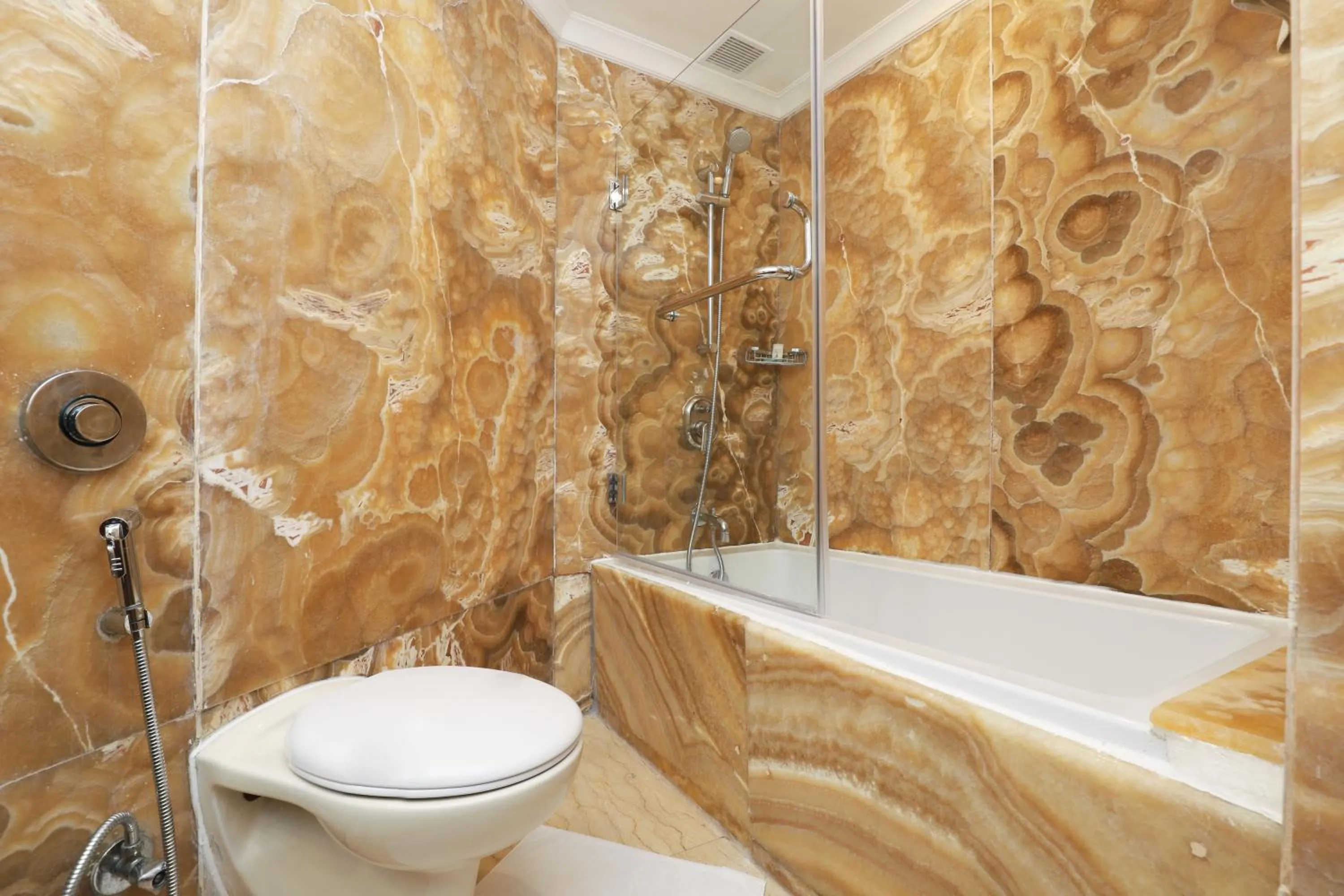 Bathroom in Hotel The Royal Plaza