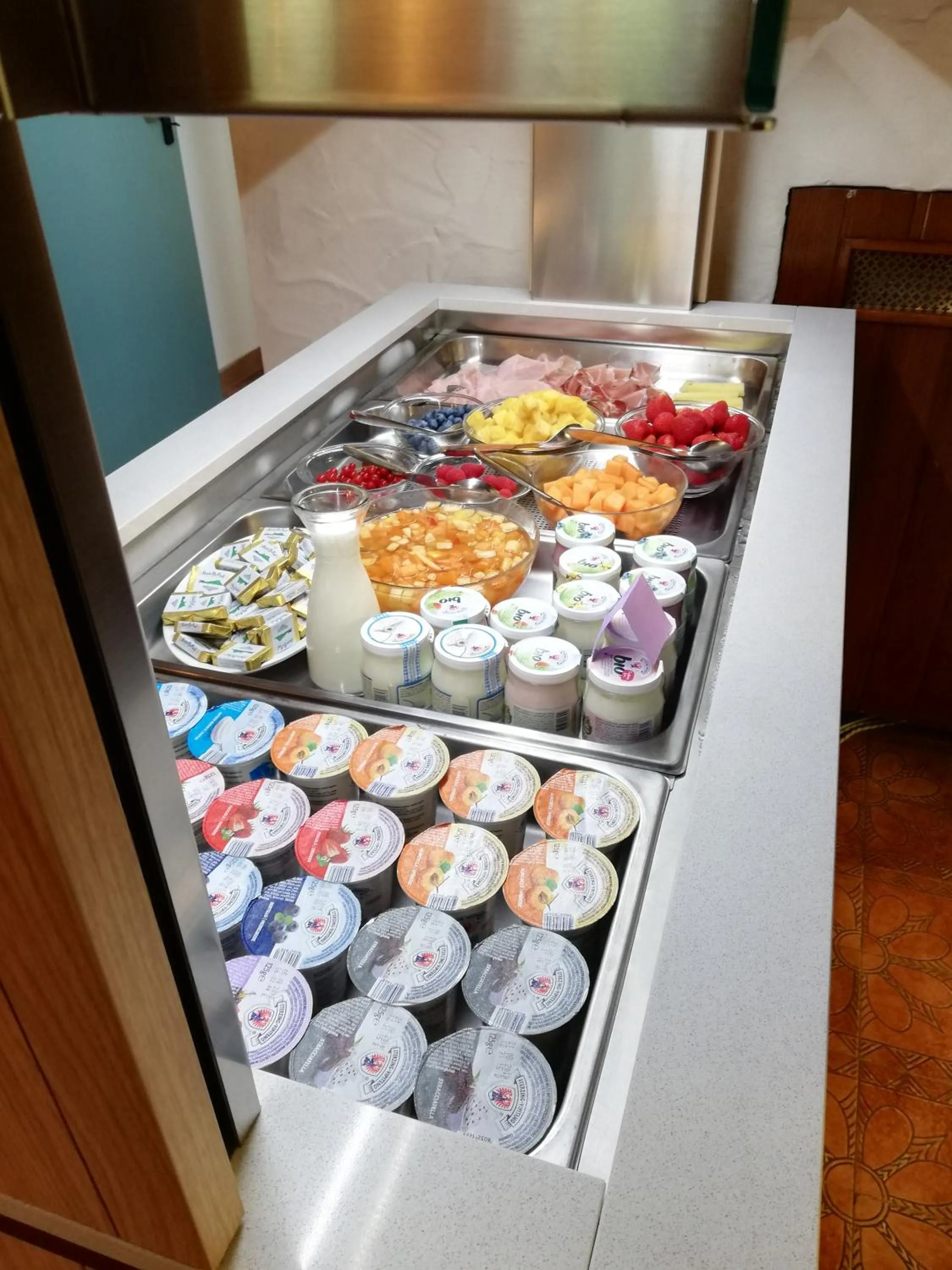 Buffet breakfast in Hotel il Cardo