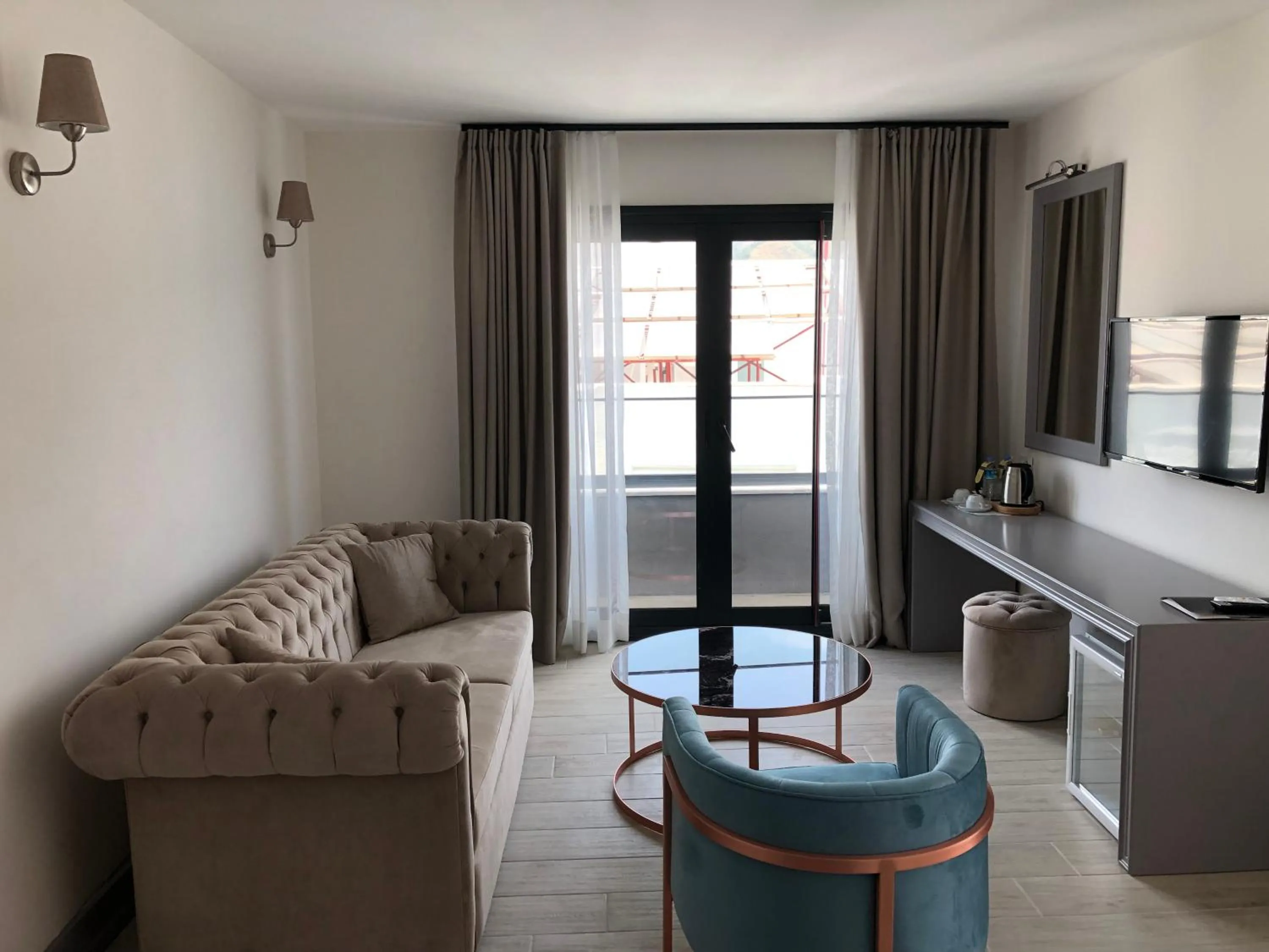 Living room in Yunus Hotel