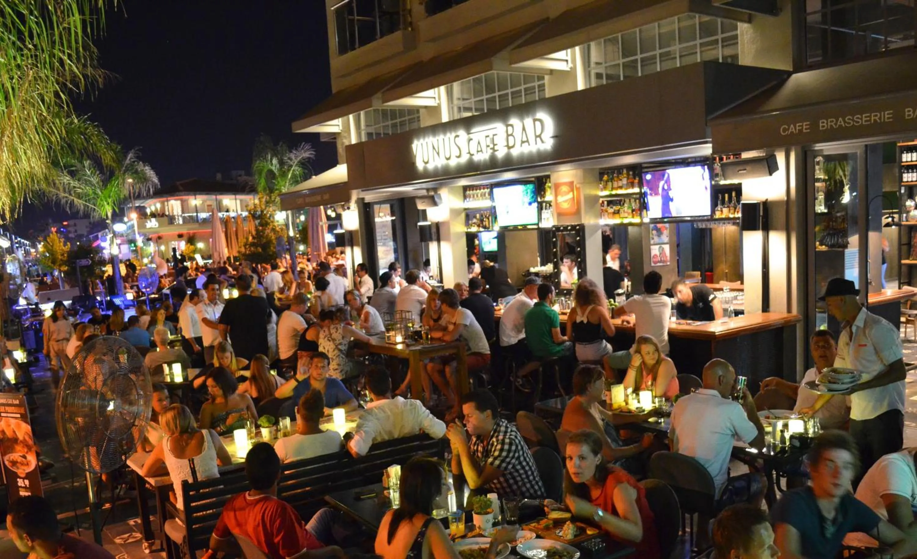 Restaurant/places to eat in Yunus Hotel