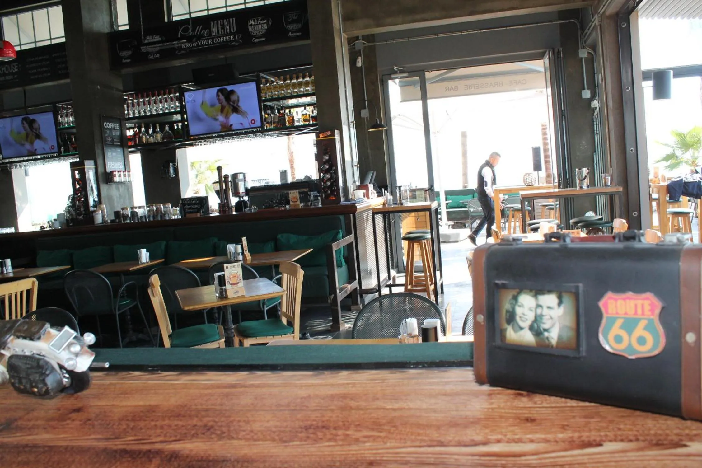 Restaurant/places to eat in Yunus Hotel