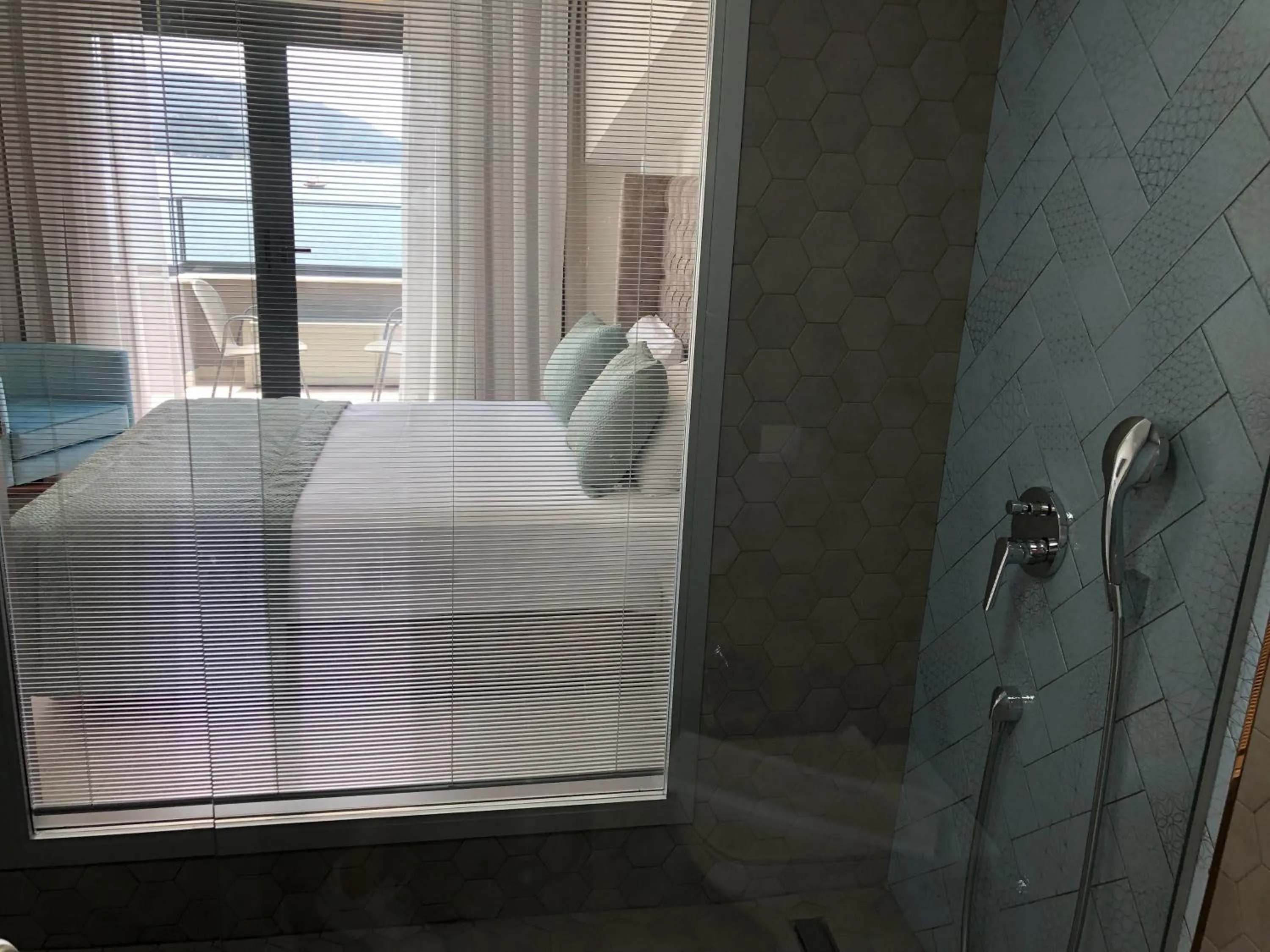 Shower in Yunus Hotel