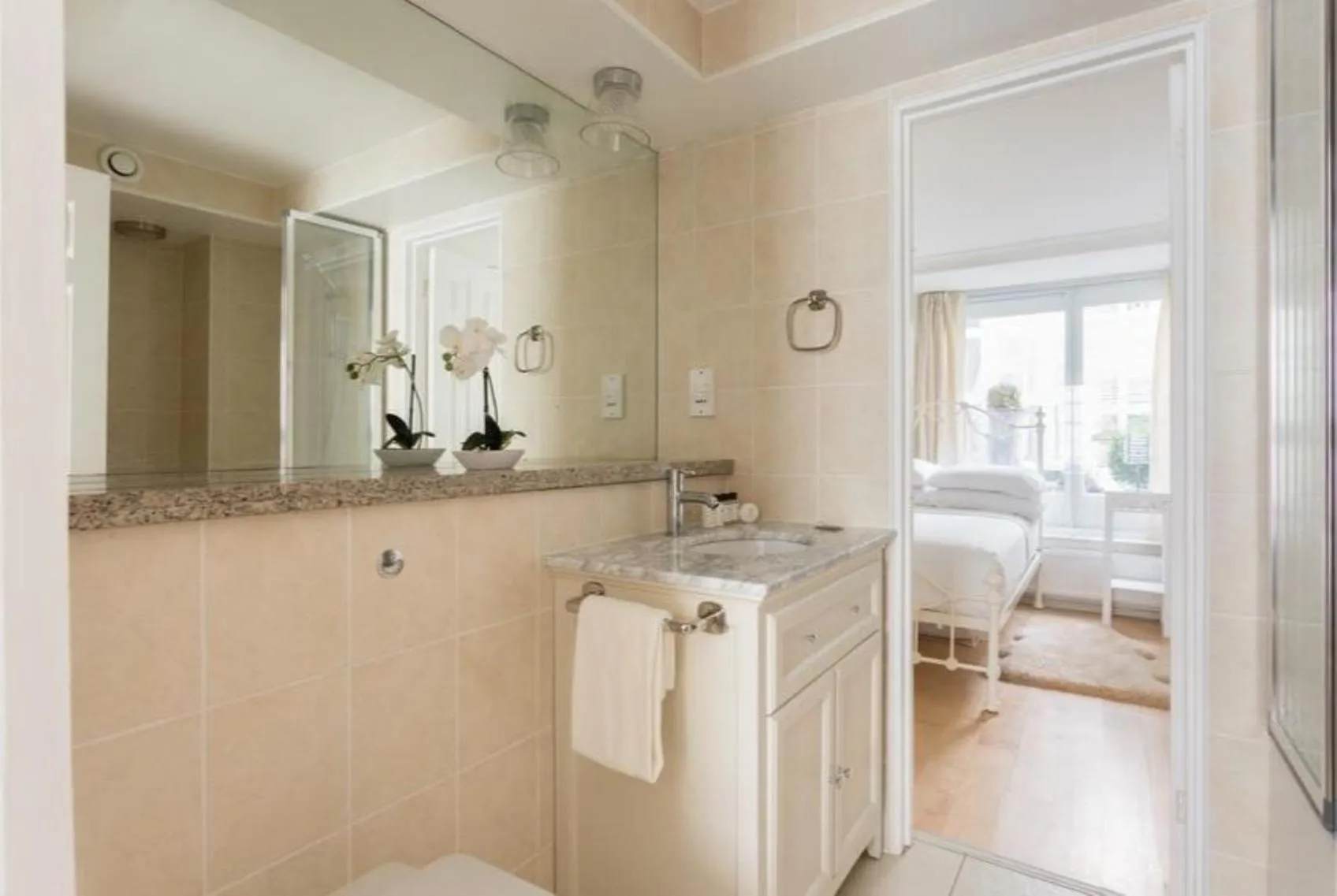 Bathroom in Central London Luxury 3BR Flat Elegant Duplex Gem