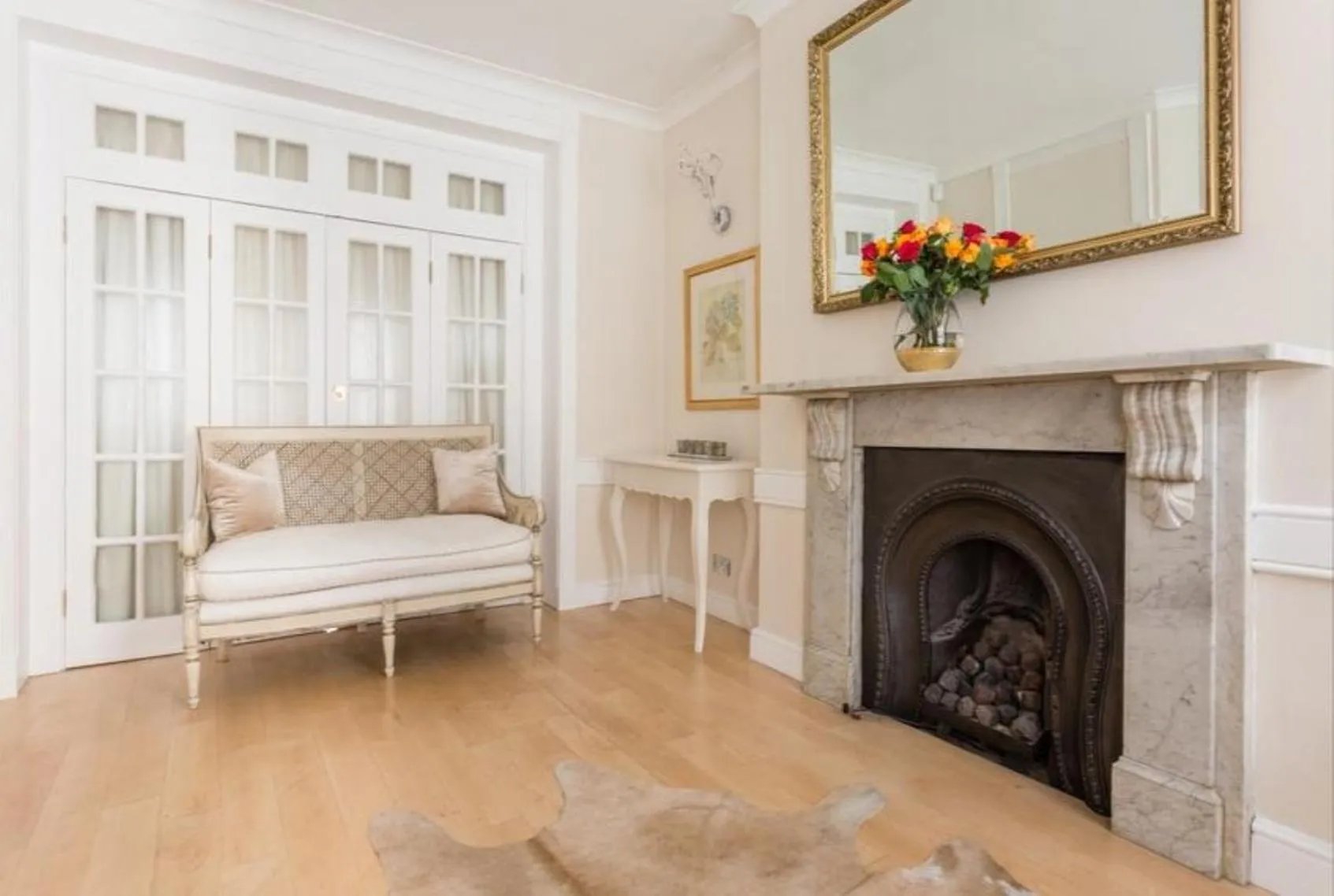 Living room in Central London Luxury 3BR Flat Elegant Duplex Gem