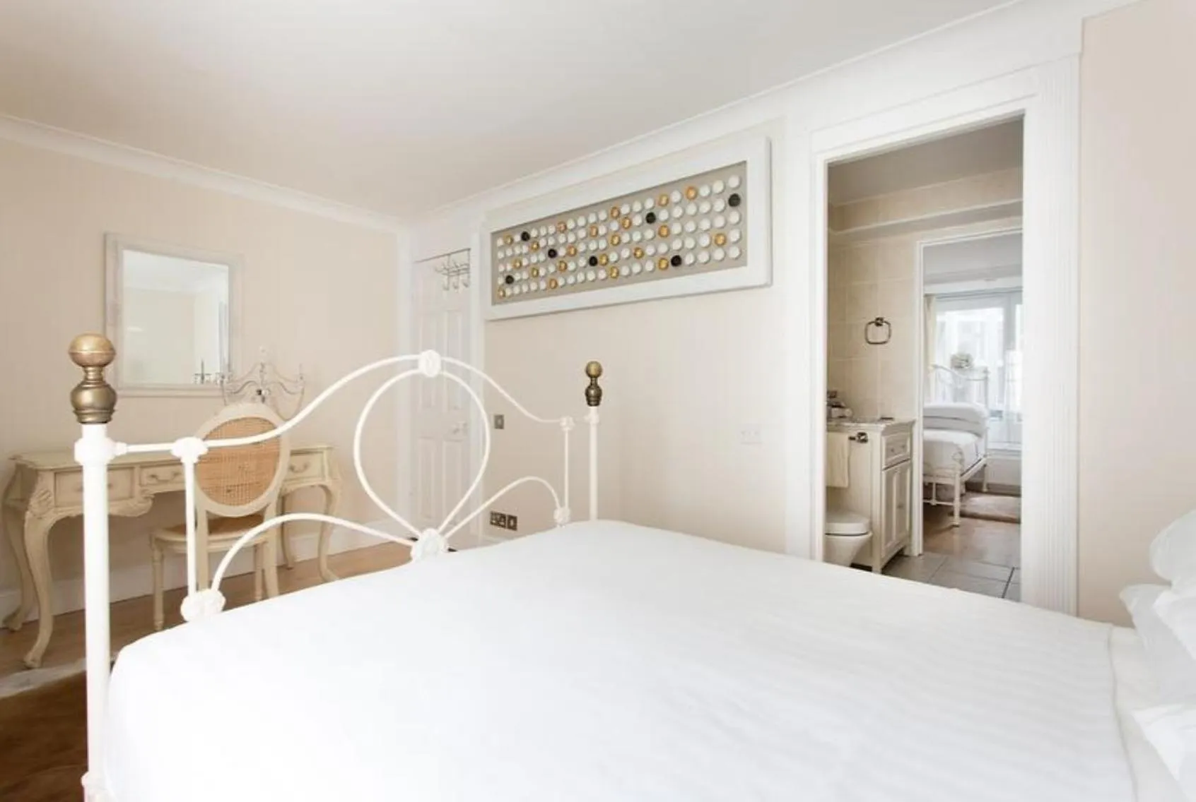 Bedroom, Bed in Central London Luxury 3BR Flat Elegant Duplex Gem