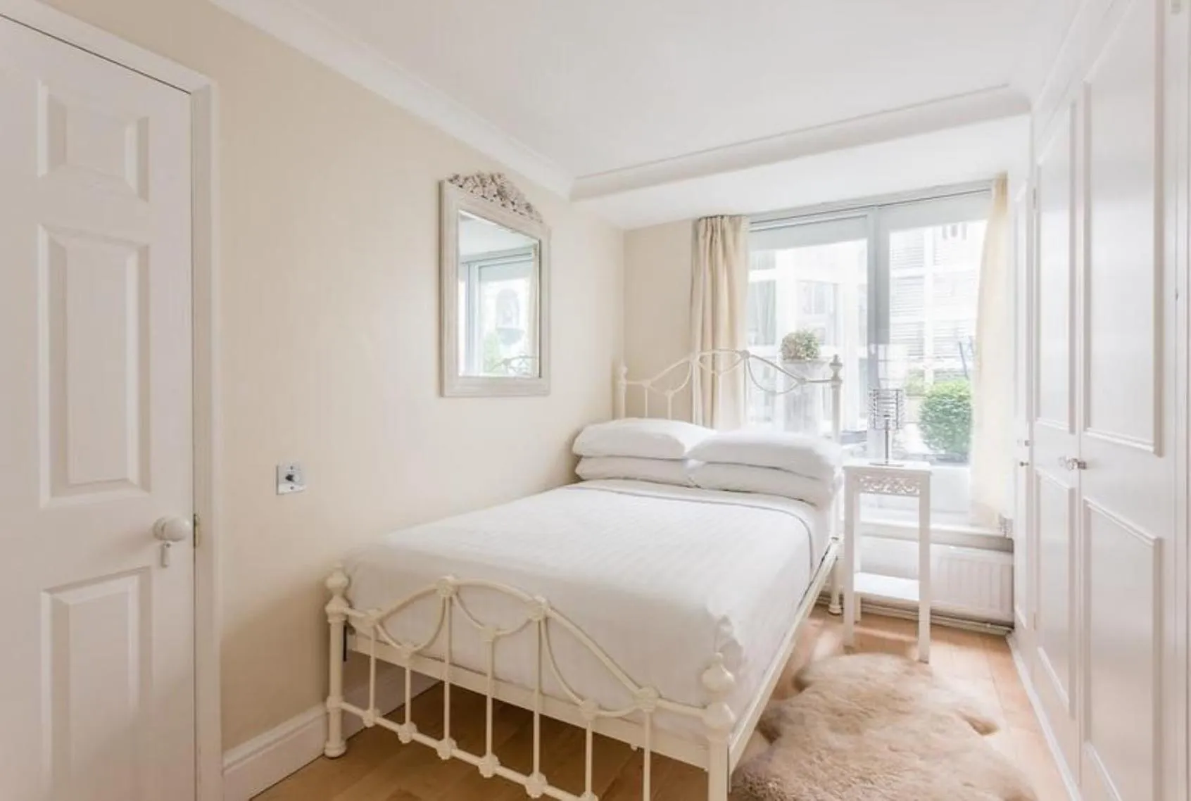 Bedroom, Bed in Central London Luxury 3BR Flat Elegant Duplex Gem