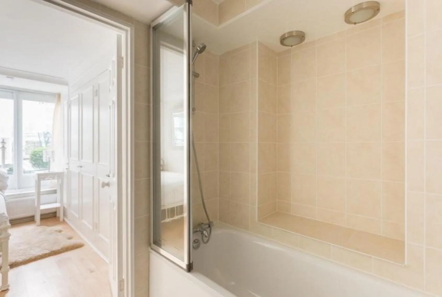 Bathroom in Central London Luxury 3BR Flat Elegant Duplex Gem