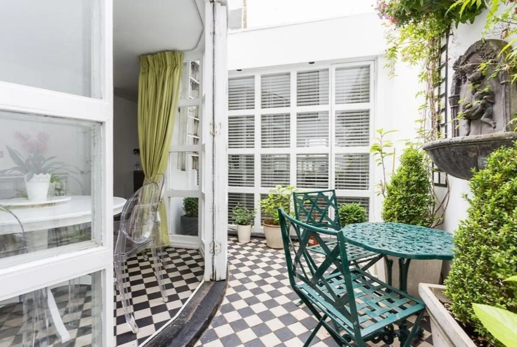 Patio in Central London Luxury 3BR Flat Elegant Duplex Gem
