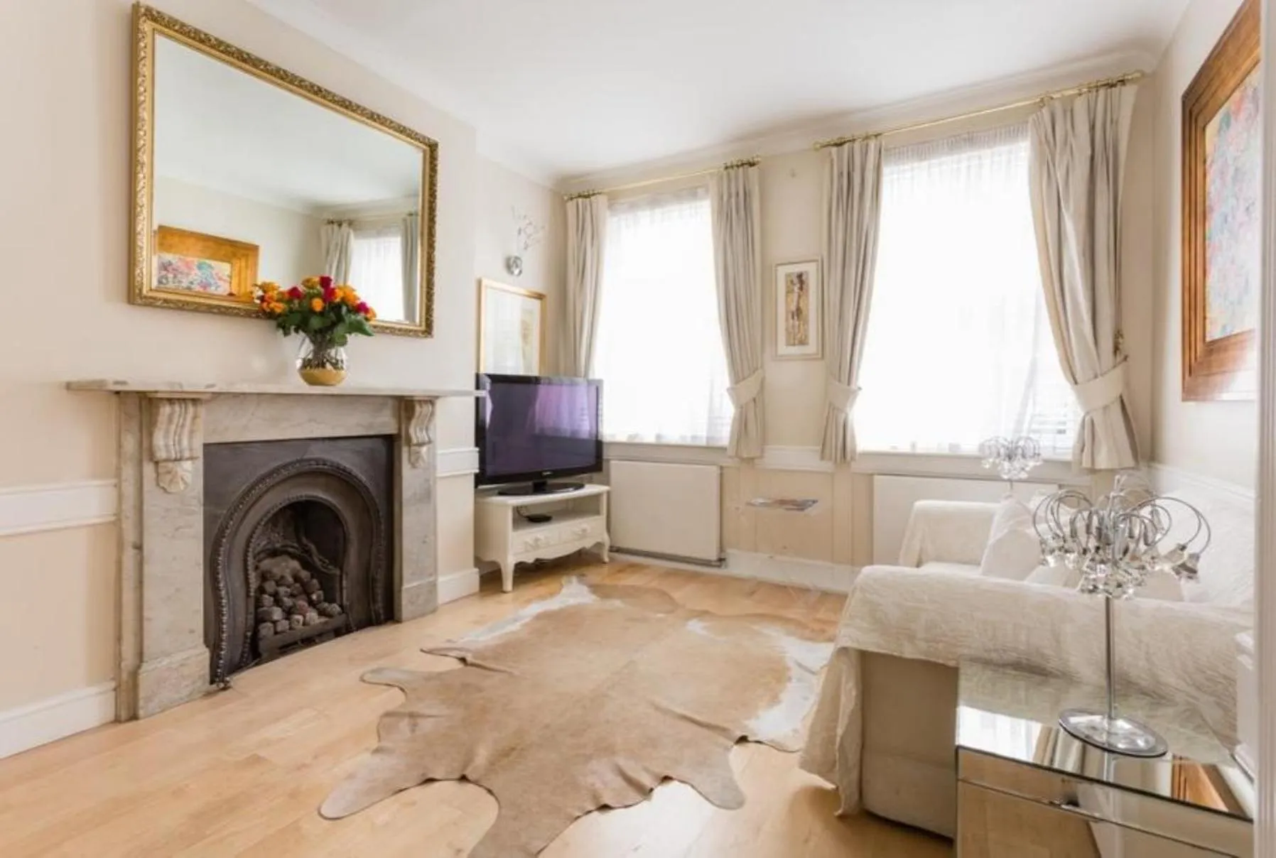 Living room in Central London Luxury 3BR Flat Elegant Duplex Gem