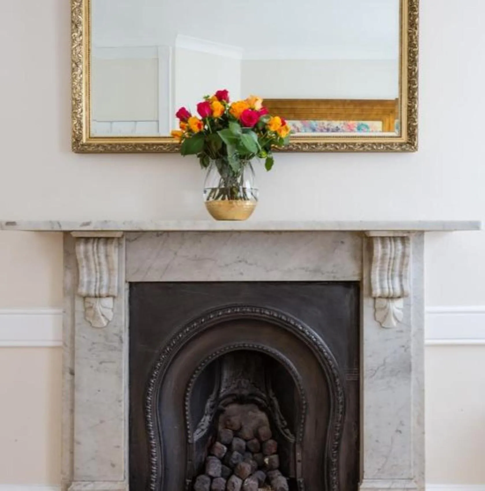 Living room in Central London Luxury 3BR Flat Elegant Duplex Gem