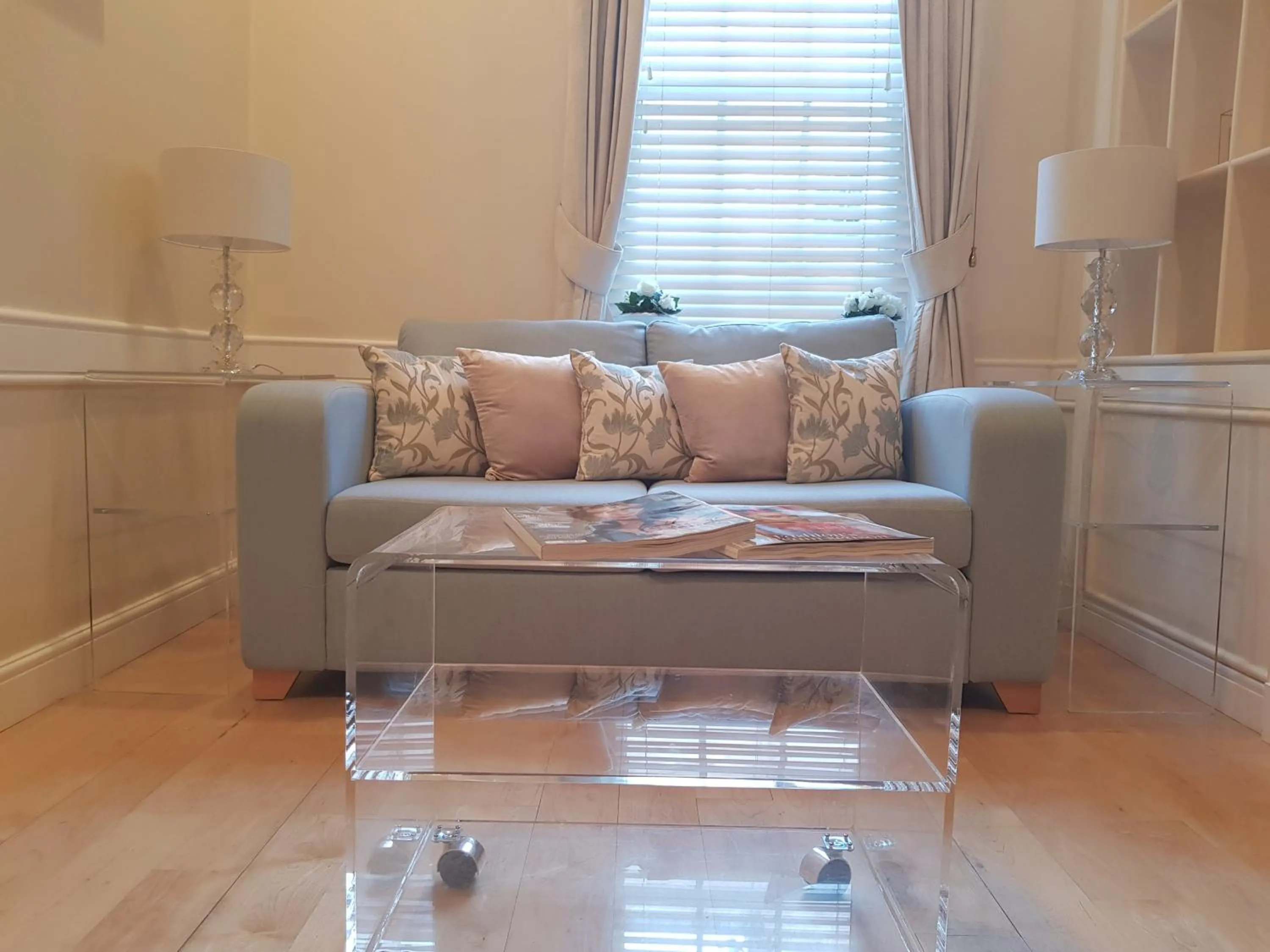 Living room in Central London Luxury 3BR Flat Elegant Duplex Gem