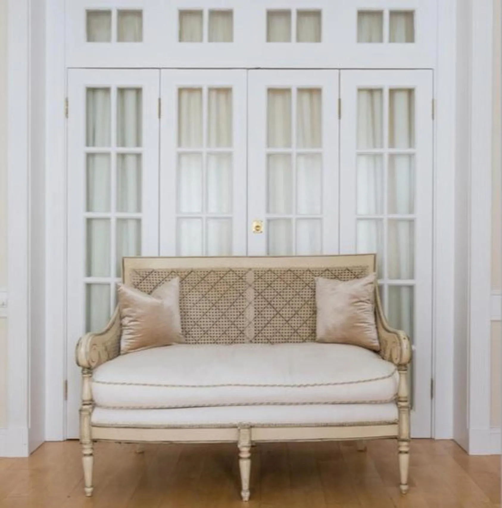 Living room in Central London Luxury 3BR Flat Elegant Duplex Gem