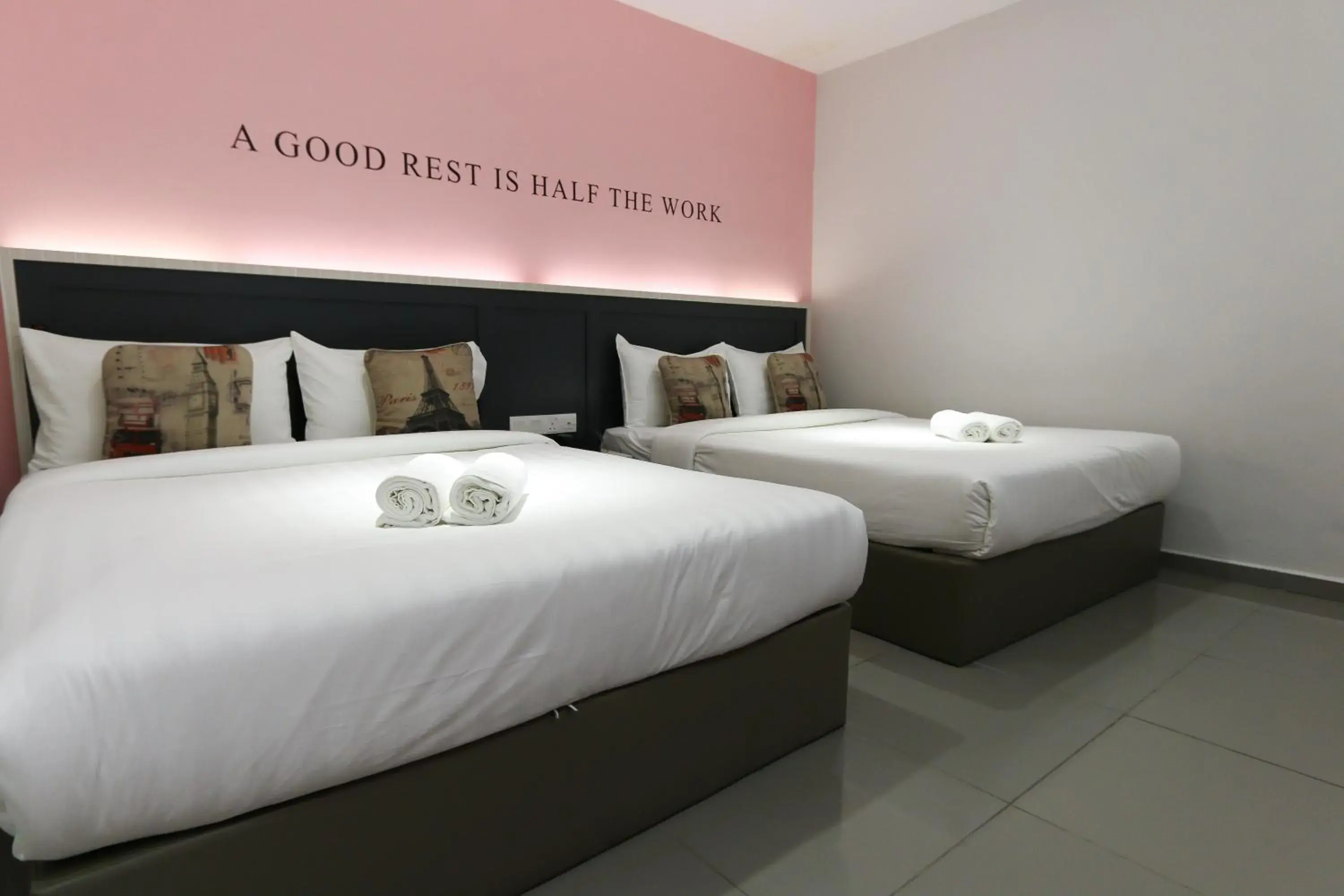 Superior Family Room in Hotel 99 Kota Kemuning Superior Family Room in Hotel 99 Kota Kemuning