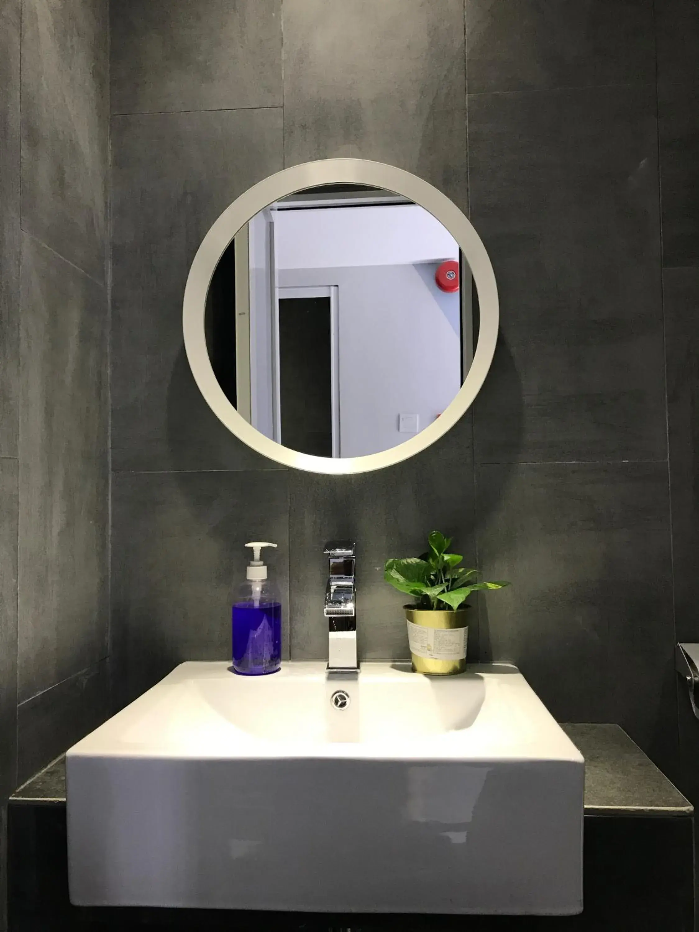 Toilet in Hotel 99 Kota Kemuning Toilet in Hotel 99 Kota Kemuning