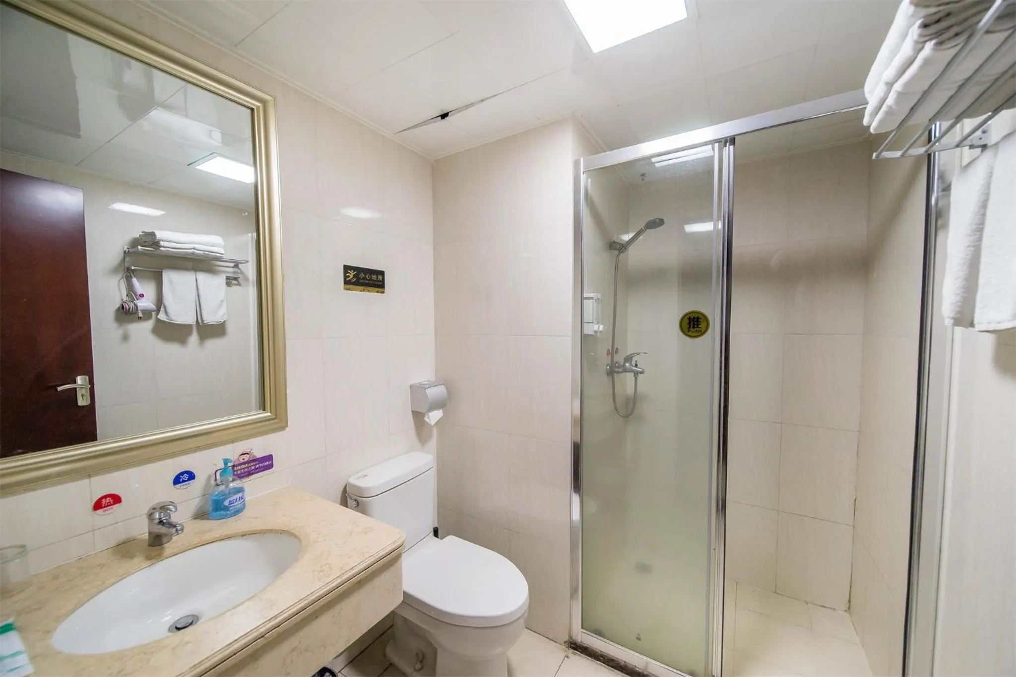 Shower in Xing Yu Legend Service Apartment Canton Fair Branch