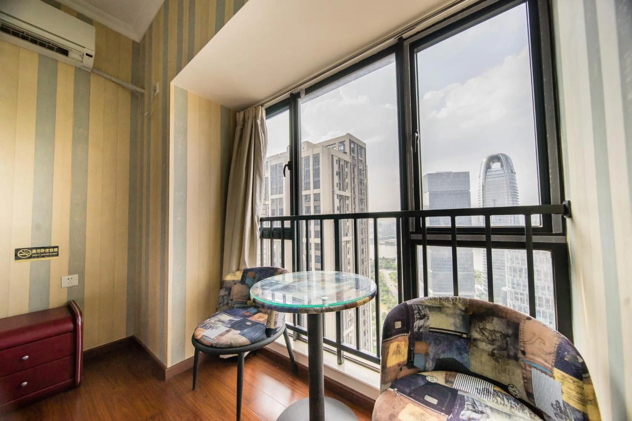 Dining area in Xing Yu Legend Service Apartment Canton Fair Branch