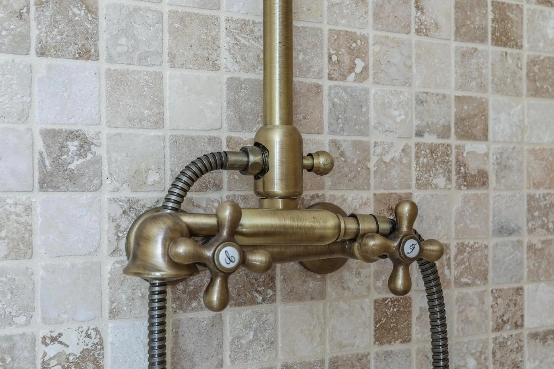 Petit loft de charme proche VERSAILLES SACLAY 30 mn PARIS jardin terrasse parking securisé