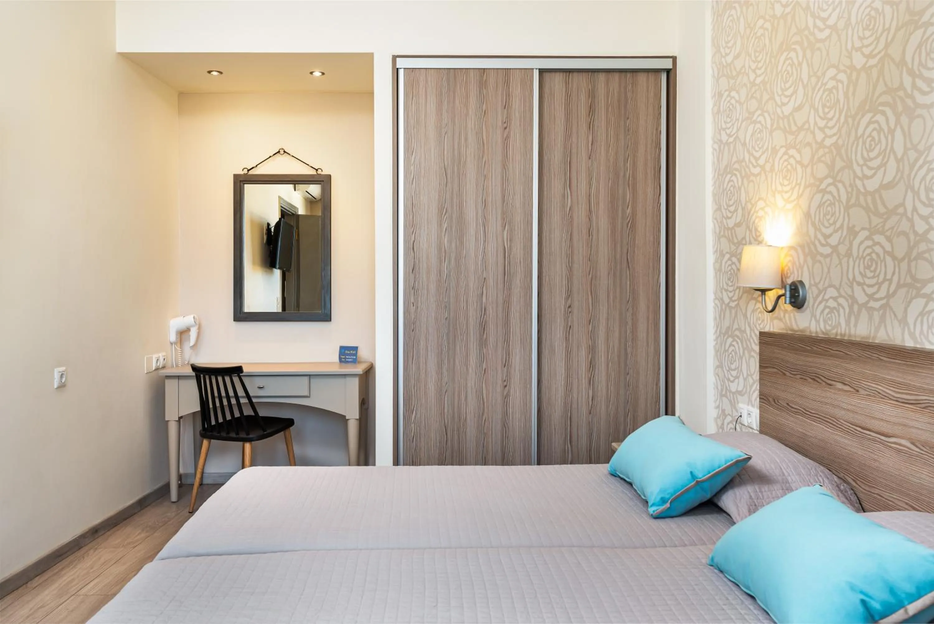 Bedroom, Bed in Icarus Apartments