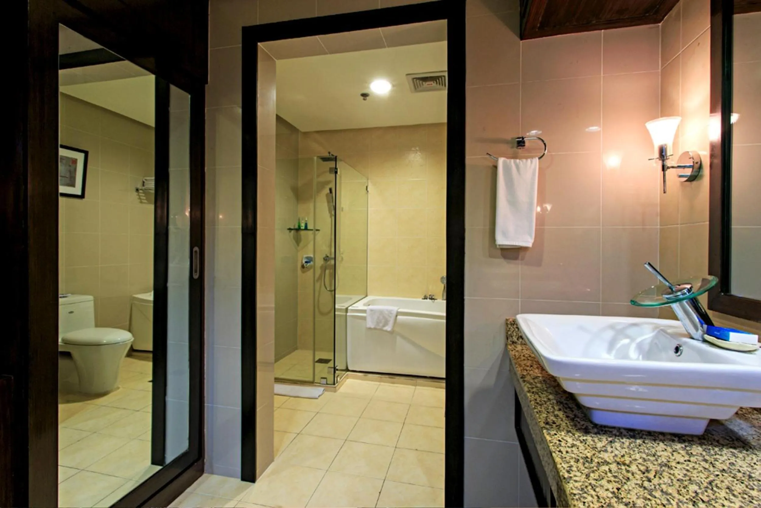 Bathroom in Cebu Parklane International Hotel