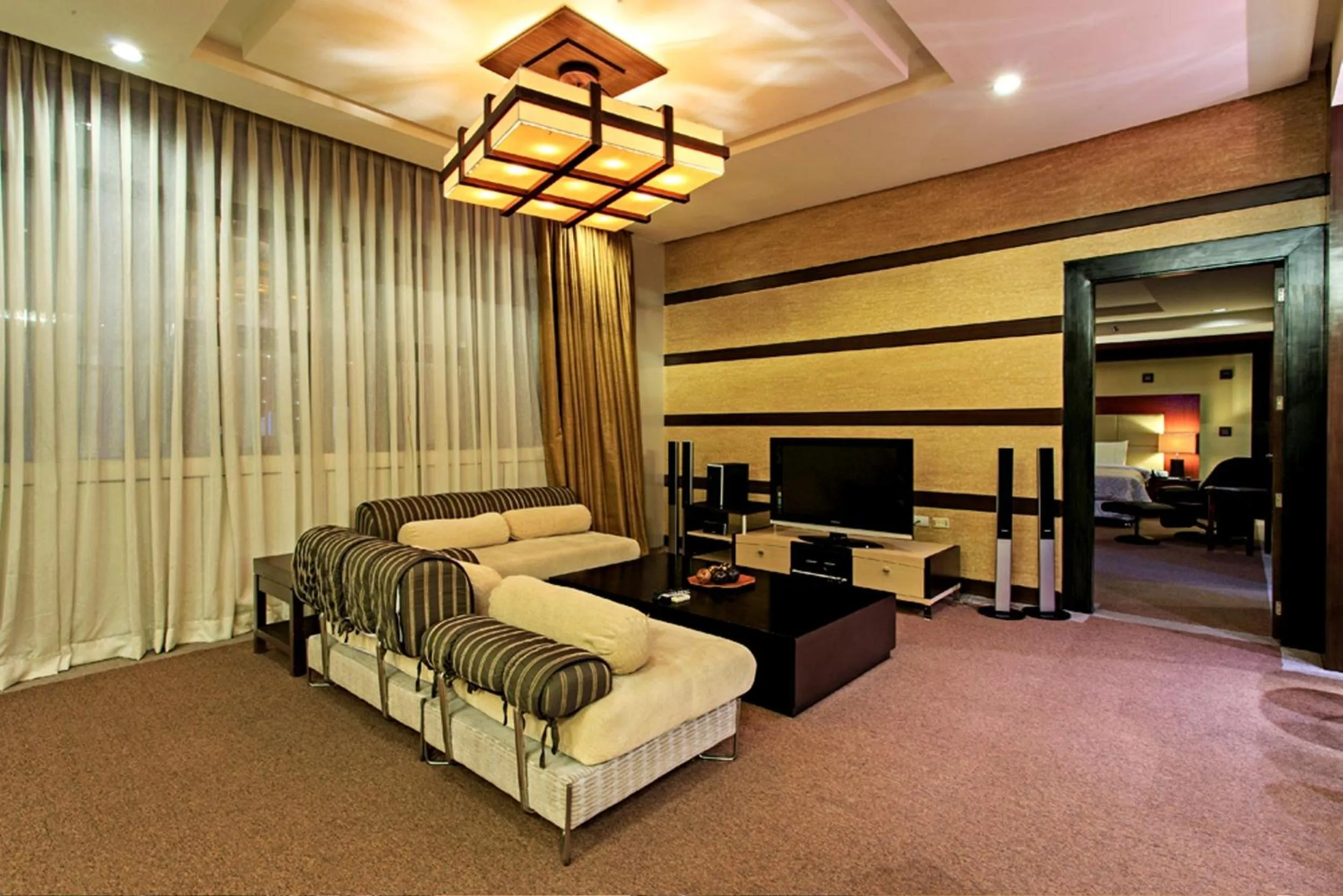 Living room, Bed in Cebu Parklane International Hotel
