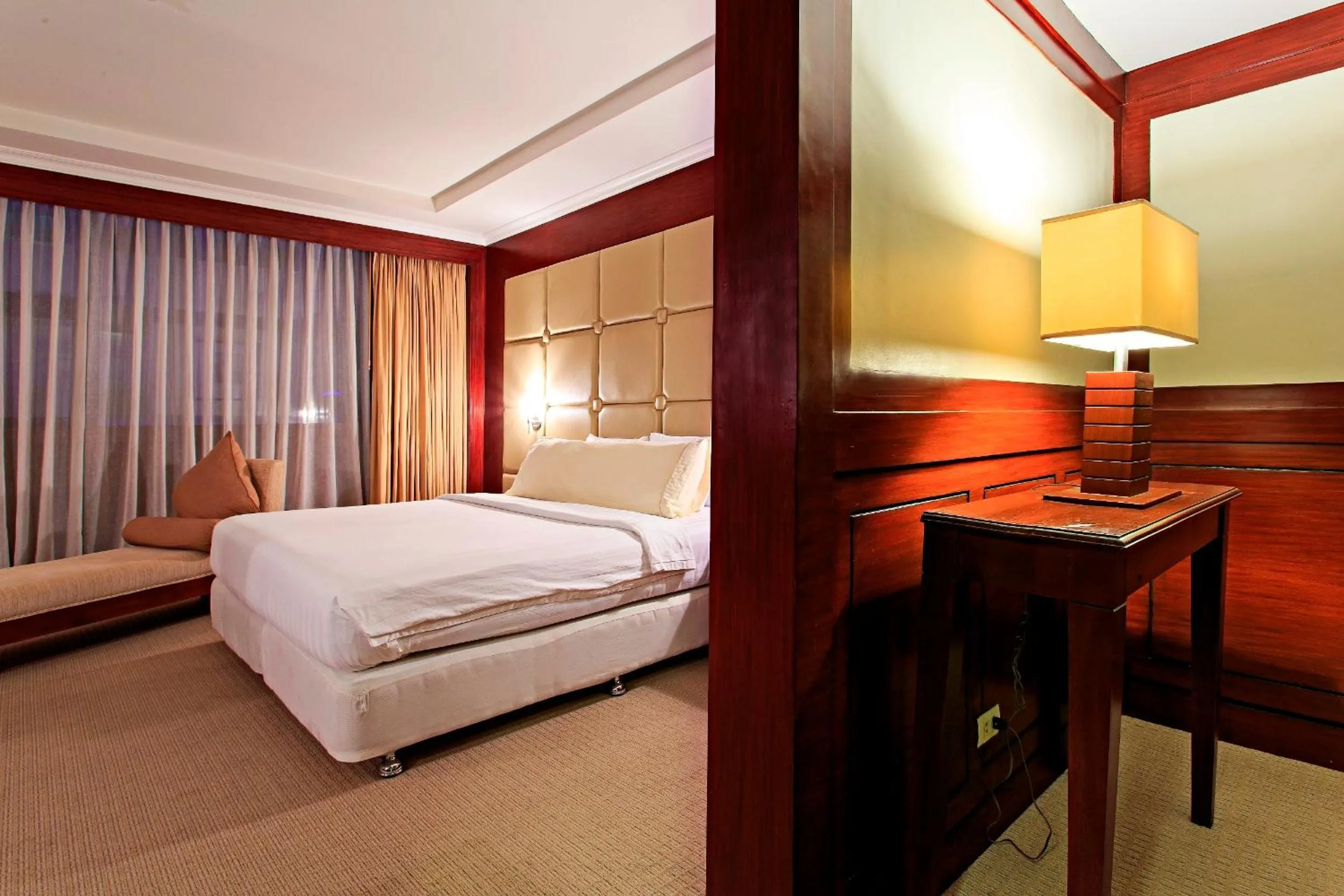 Bedroom, Bed in Cebu Parklane International Hotel
