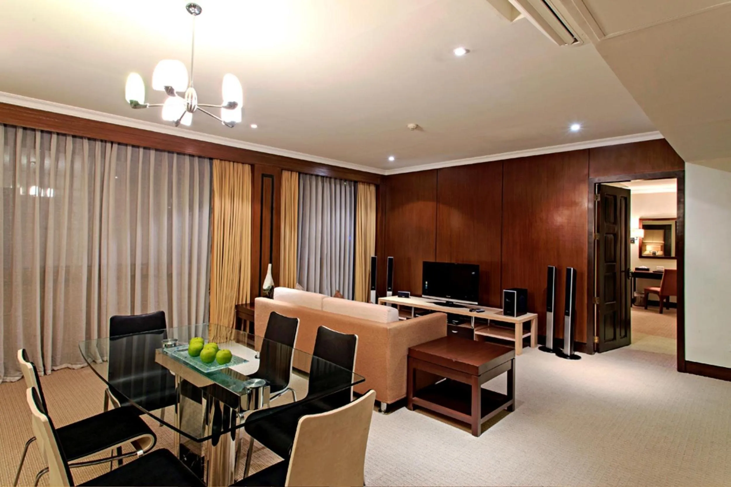 Living room in Cebu Parklane International Hotel