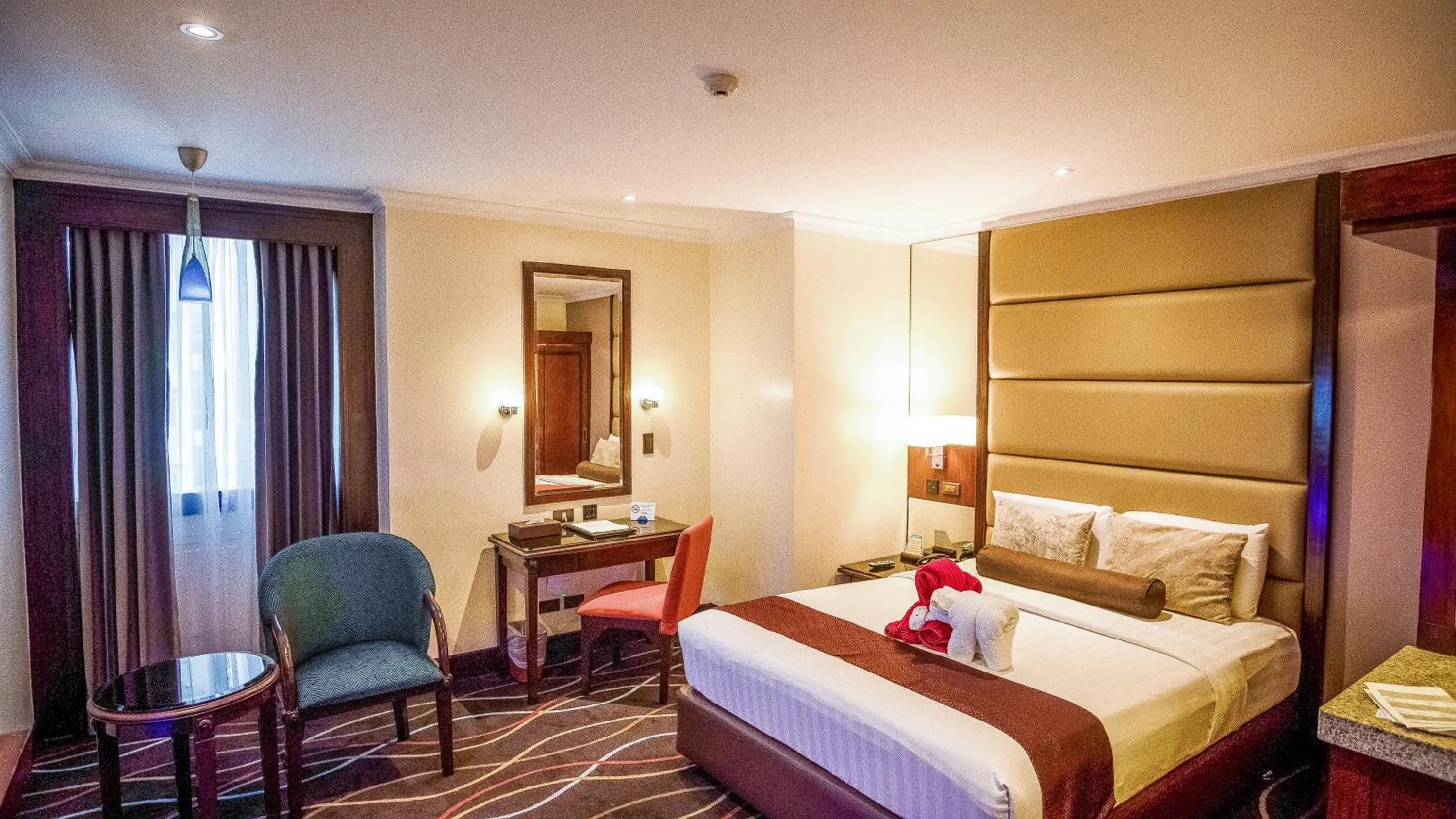 Photo of the whole room, Bed in Cebu Parklane International Hotel