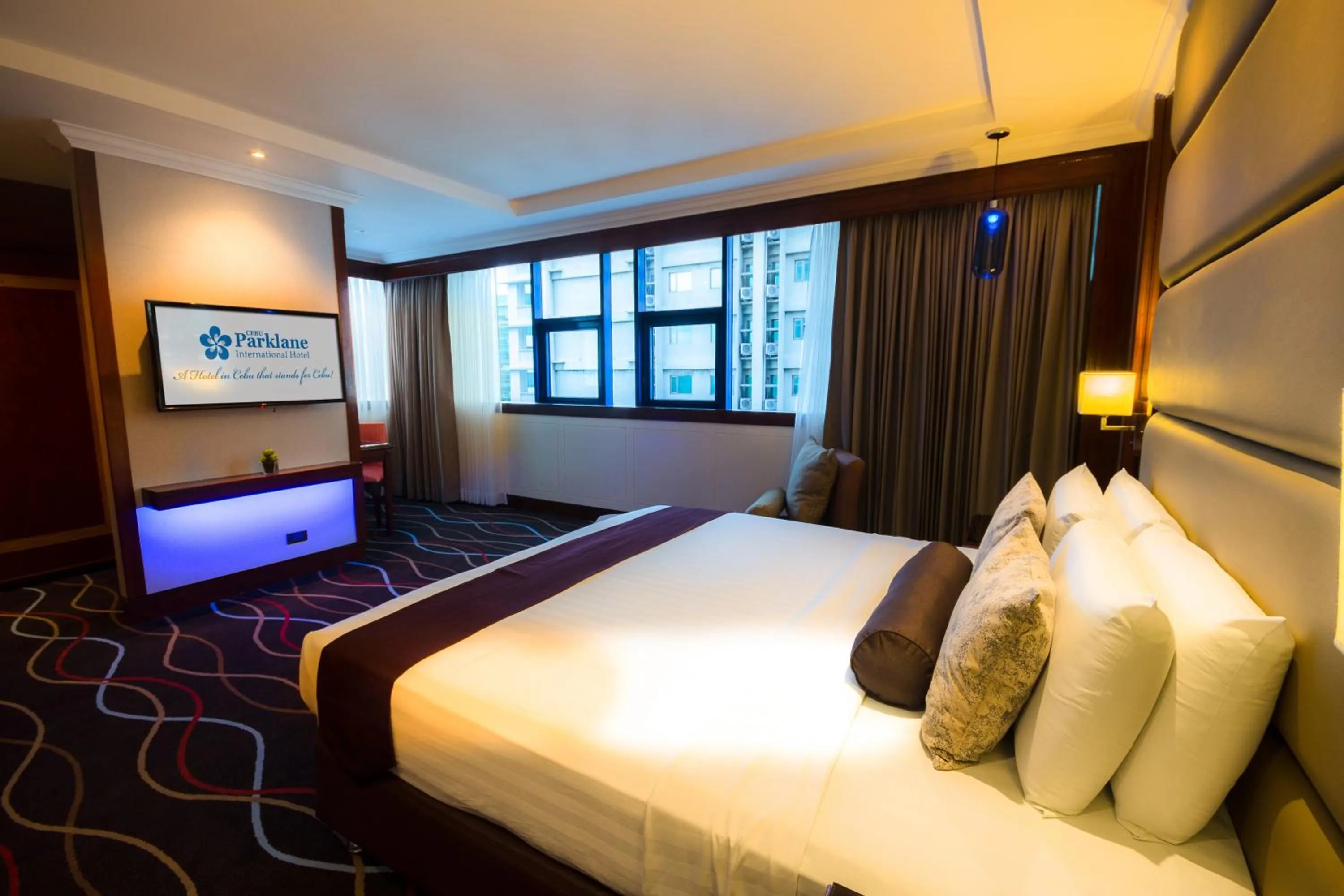 Bed in Cebu Parklane International Hotel