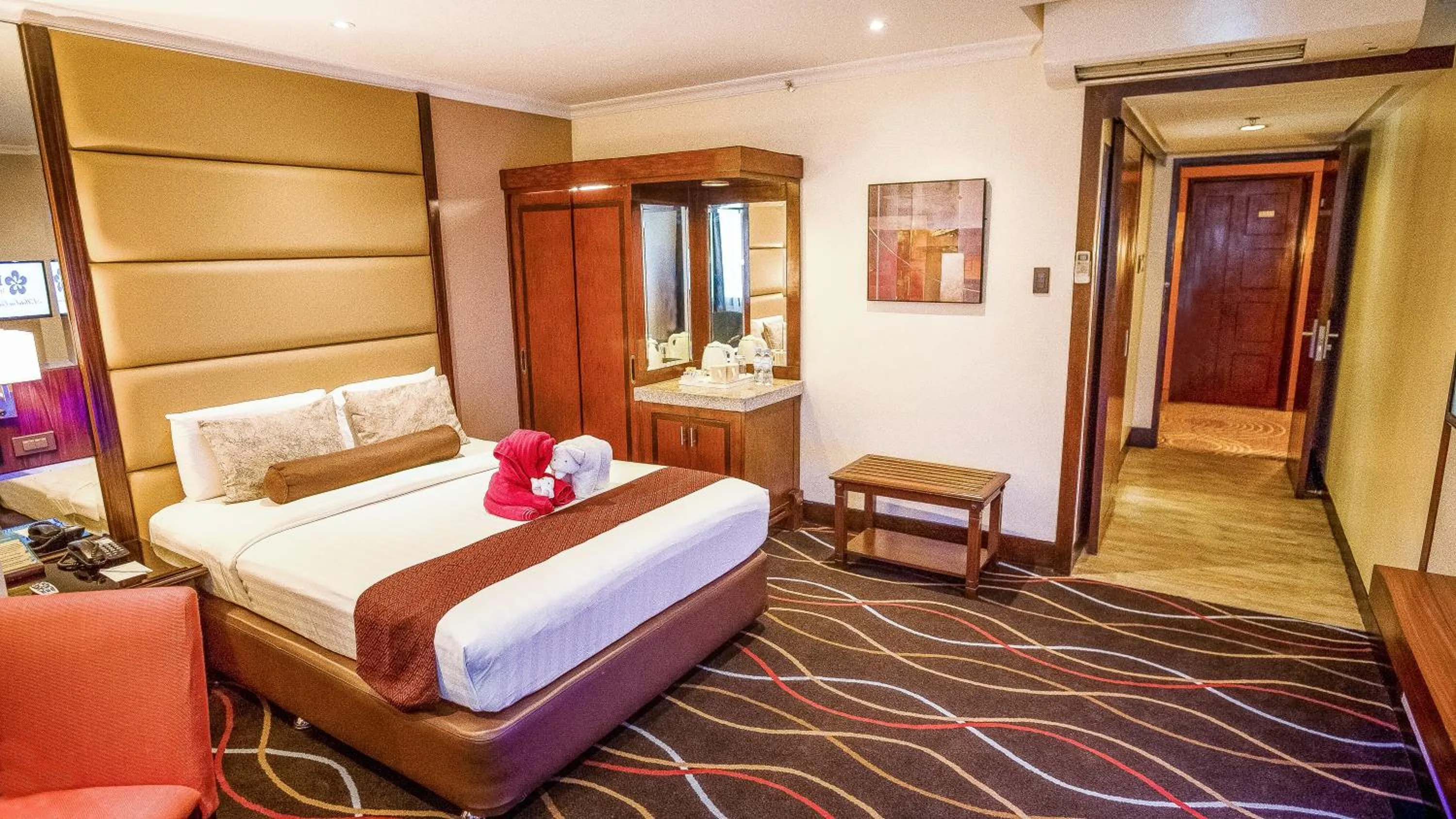 Bedroom, Bed in Cebu Parklane International Hotel