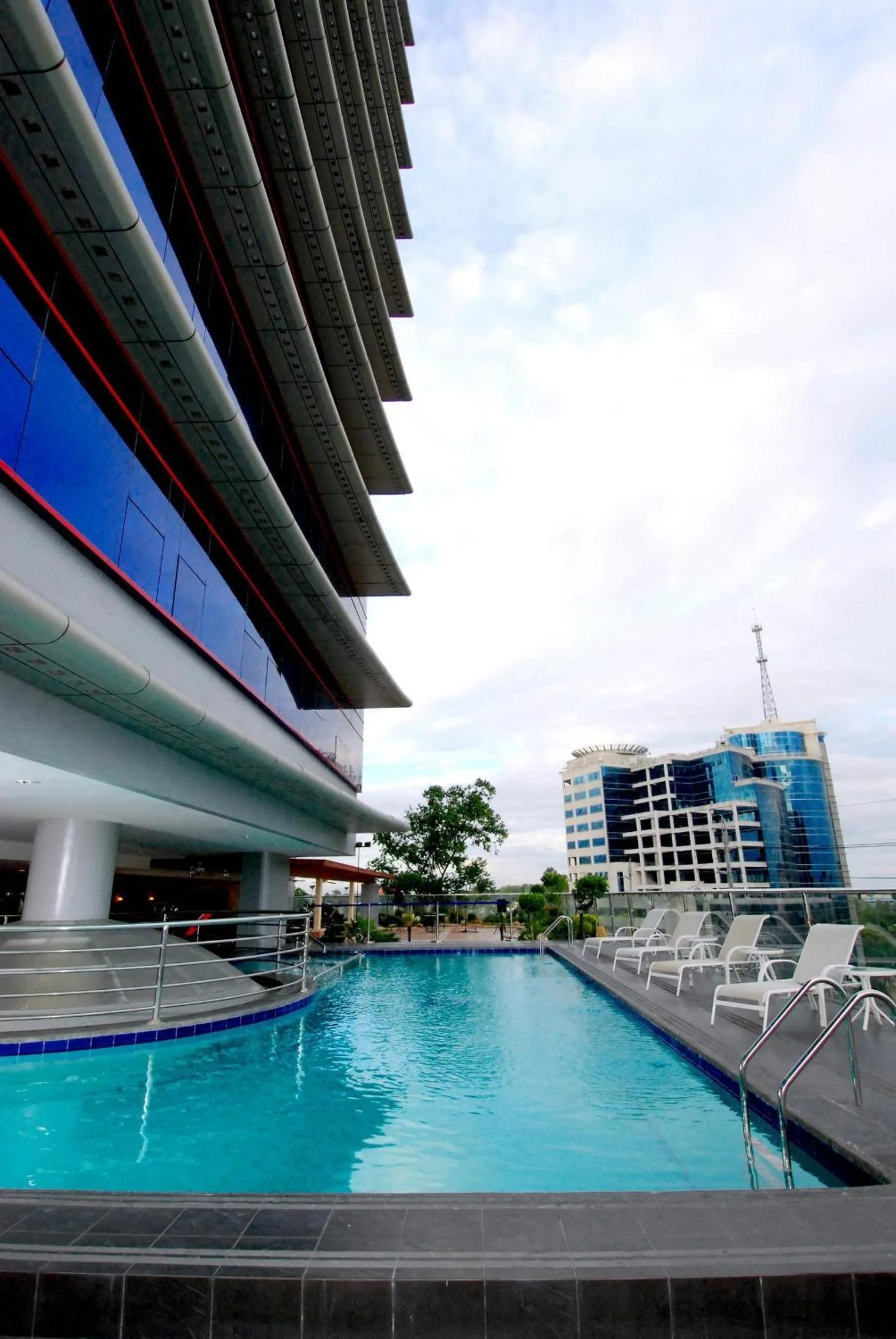 Swimming pool in Cebu Parklane International Hotel