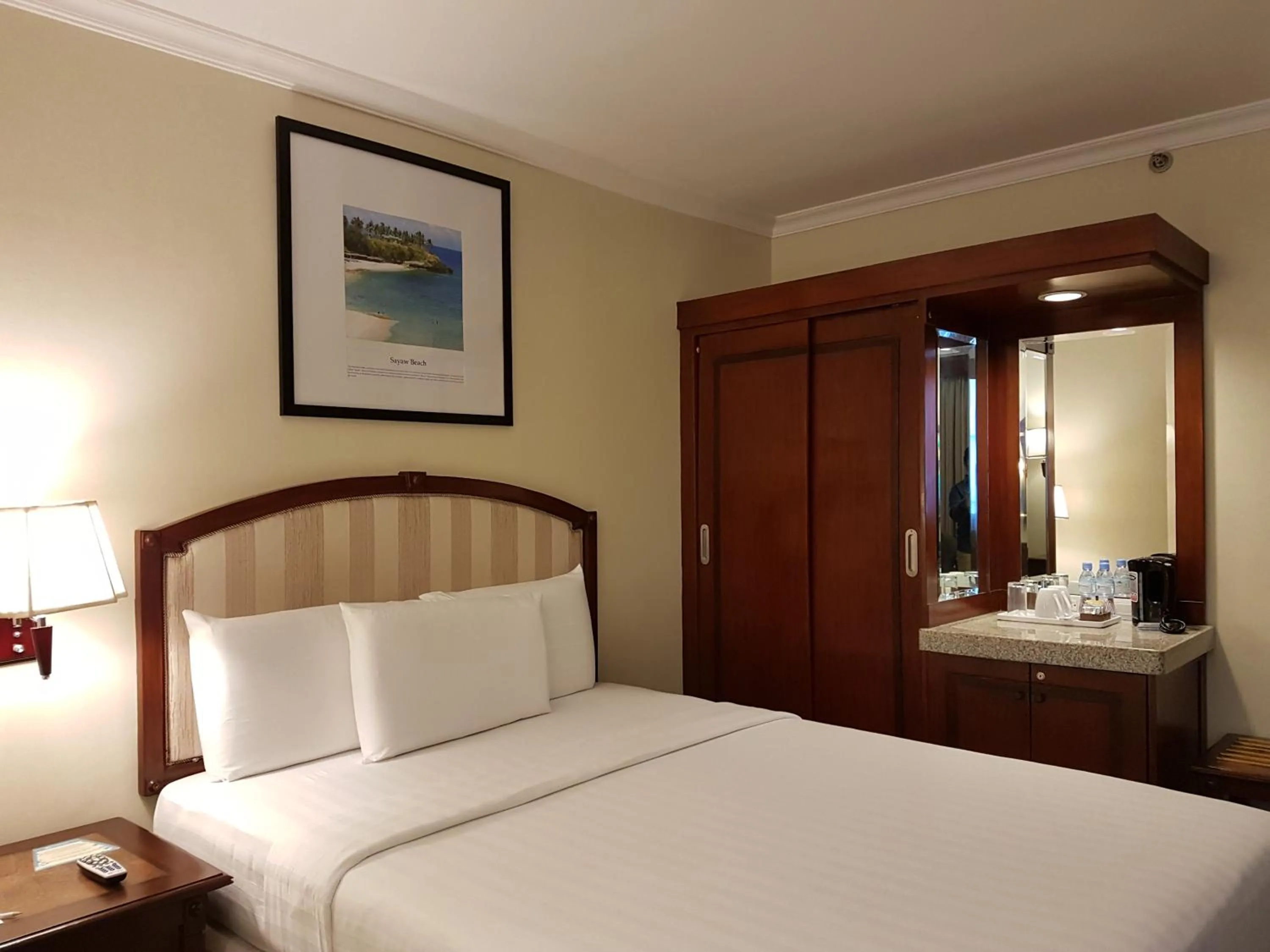 Bed in Cebu Parklane International Hotel