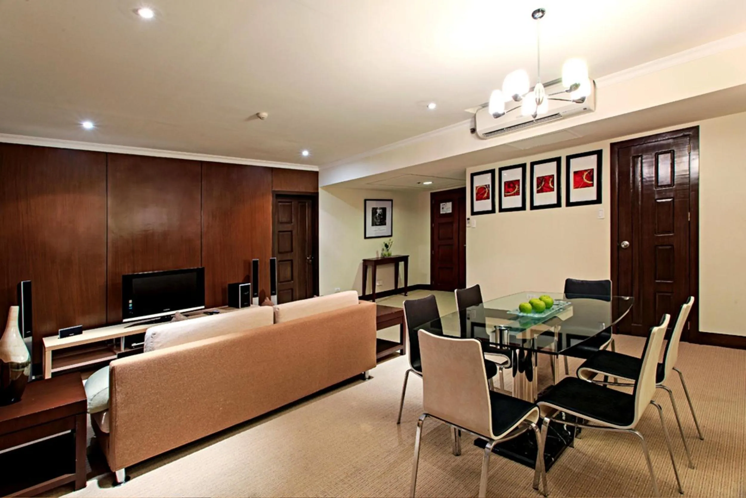 Living room in Cebu Parklane International Hotel