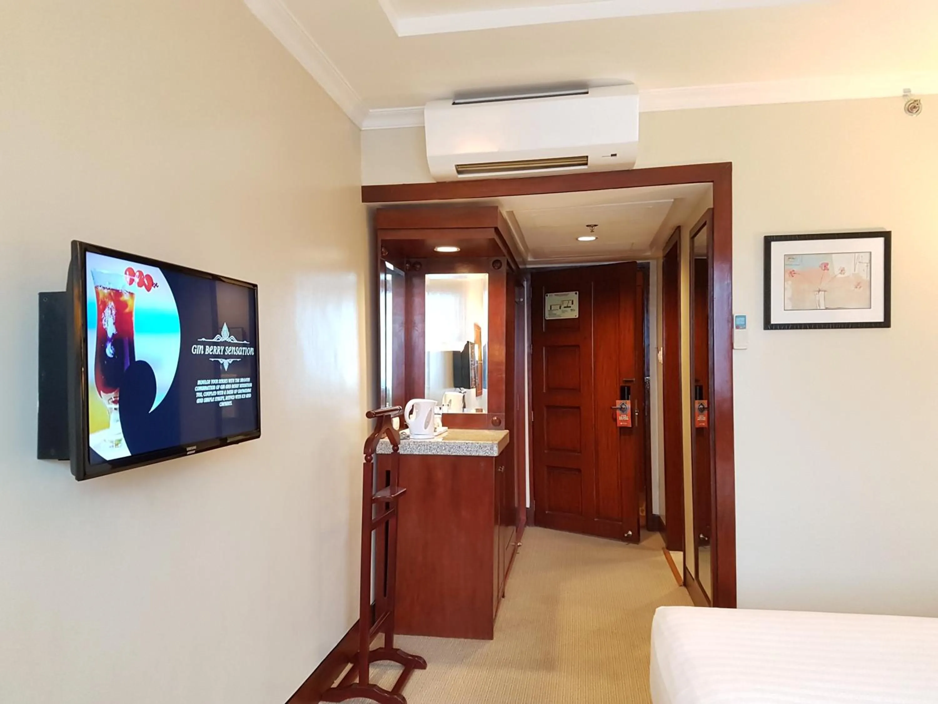 TV and multimedia in Cebu Parklane International Hotel