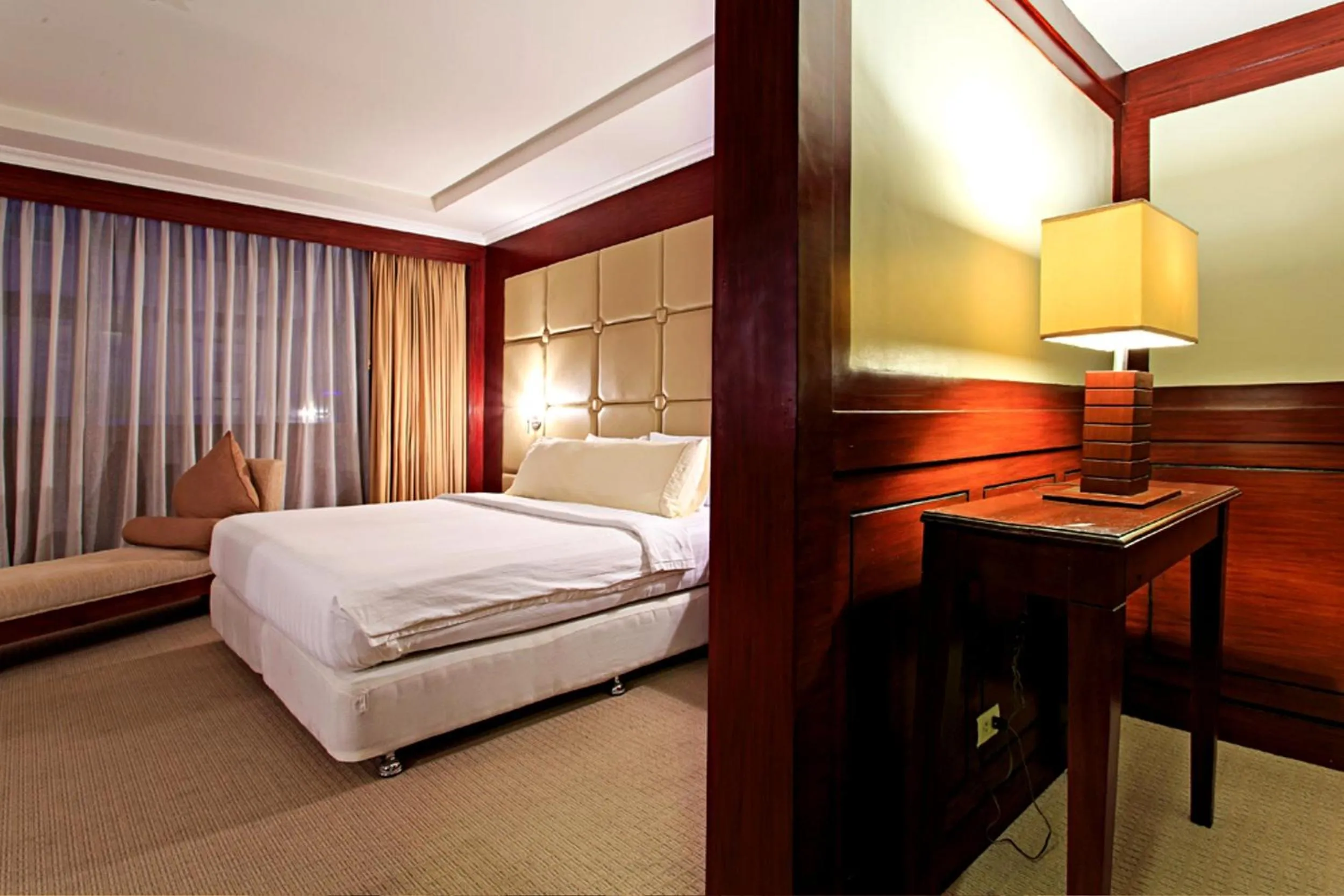 Bedroom, Bed in Cebu Parklane International Hotel