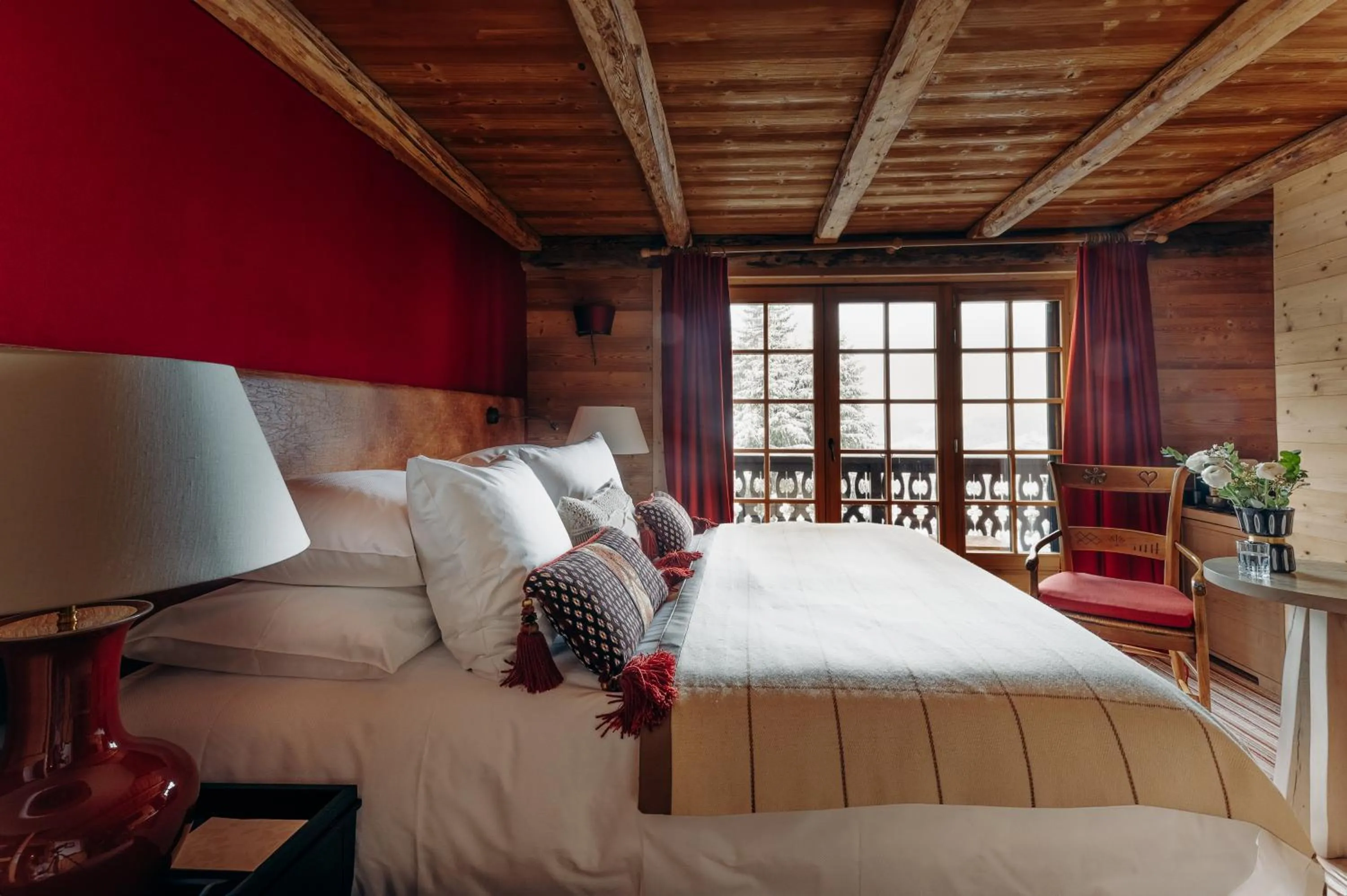 Bedroom, Bed in Les Chalets du Mont d'Arbois & Spa, Megève