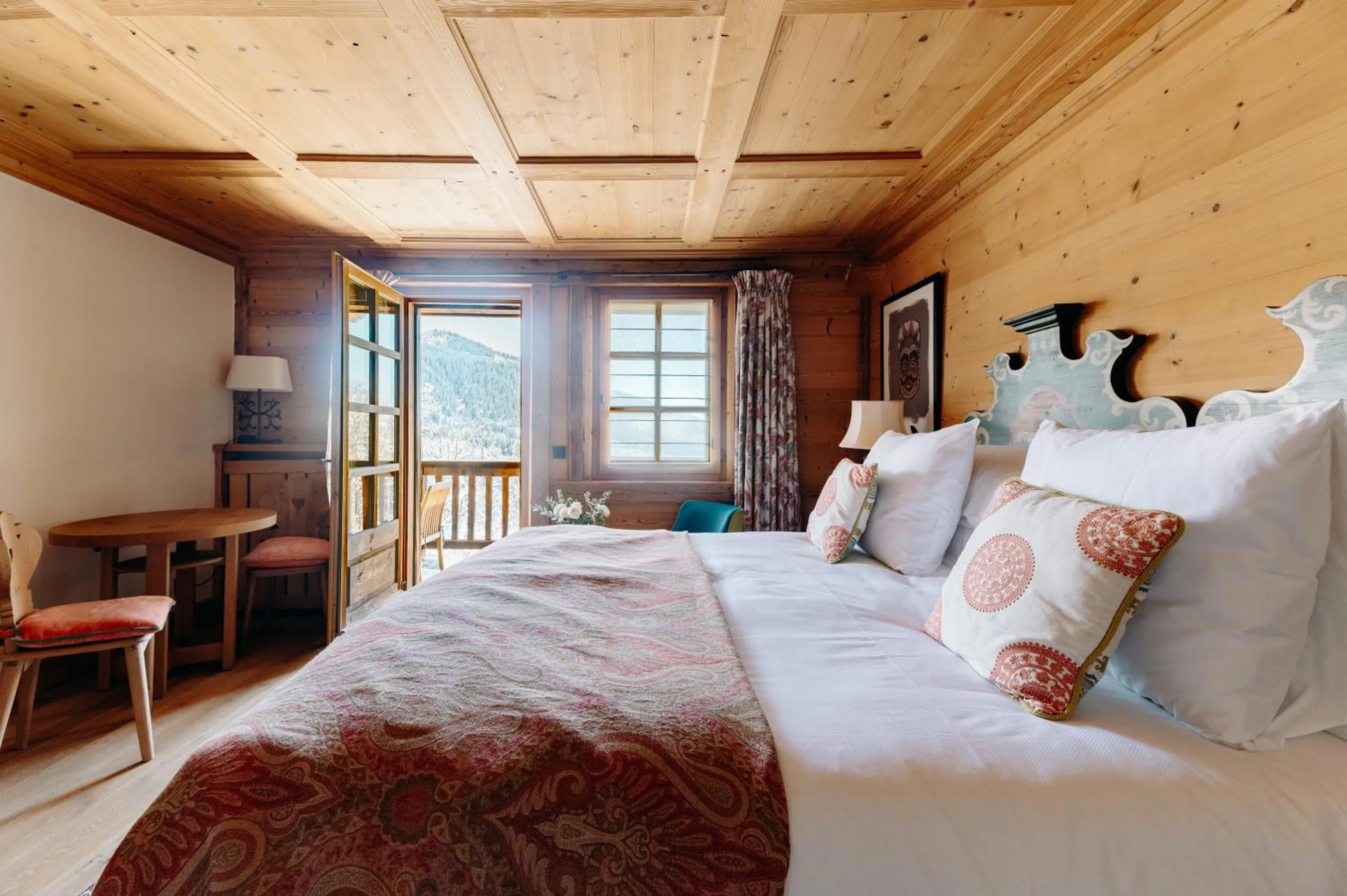 Bedroom, Bed in Les Chalets du Mont d'Arbois & Spa, Megève