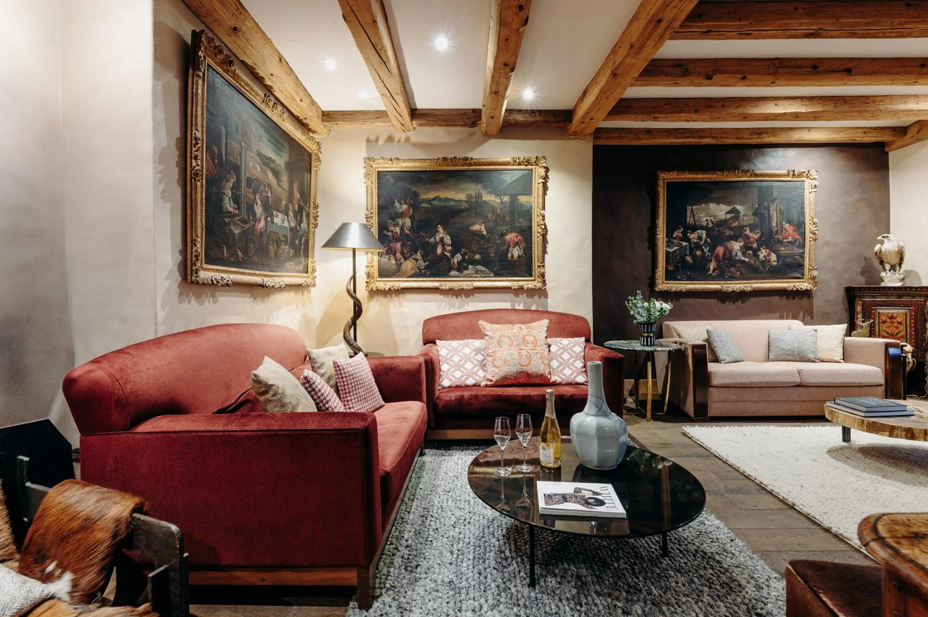 Lounge or bar in Les Chalets du Mont d'Arbois & Spa, Megève