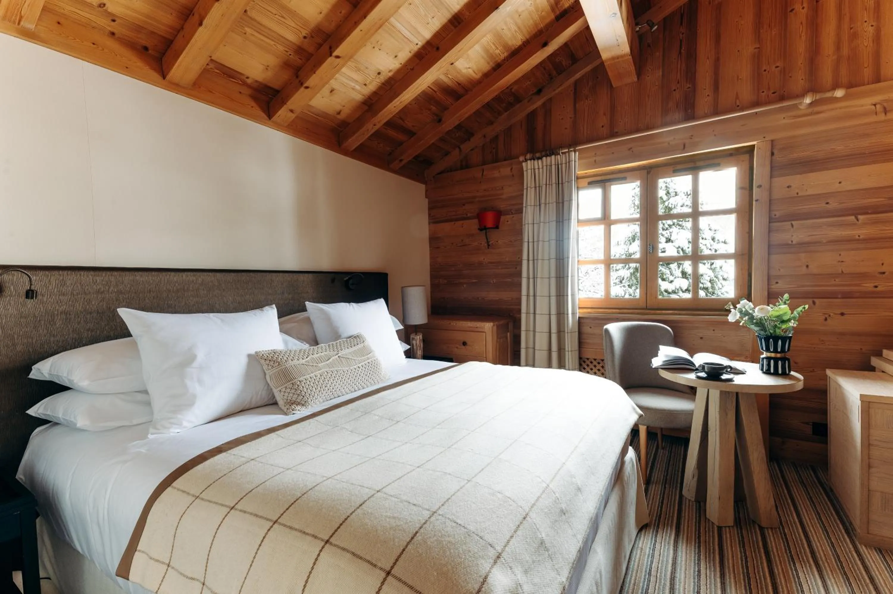 Bed in Les Chalets du Mont d'Arbois & Spa, Megève
