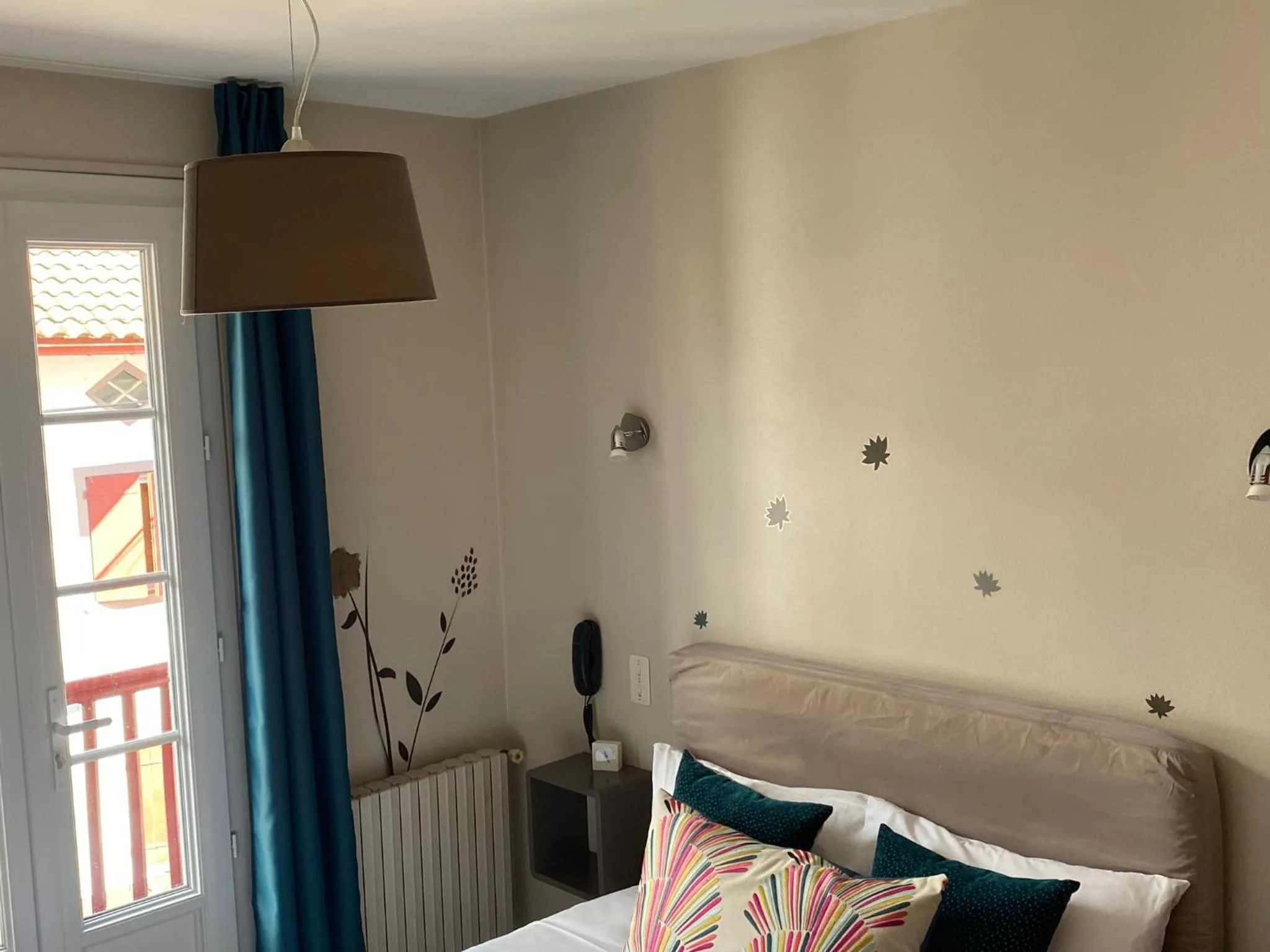 Photo of the whole room in Hôtel Juantorena