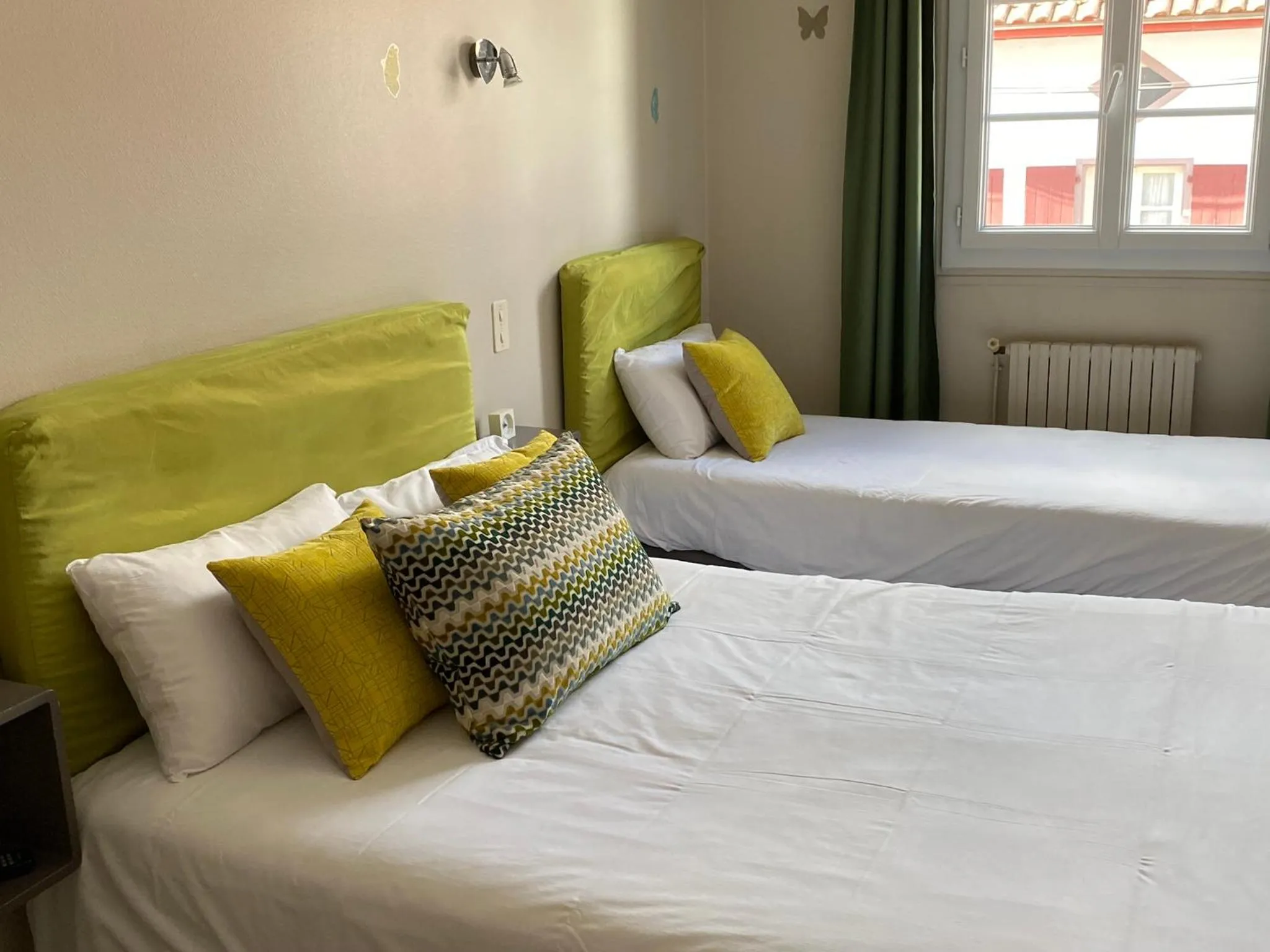 Photo of the whole room in Hôtel Juantorena