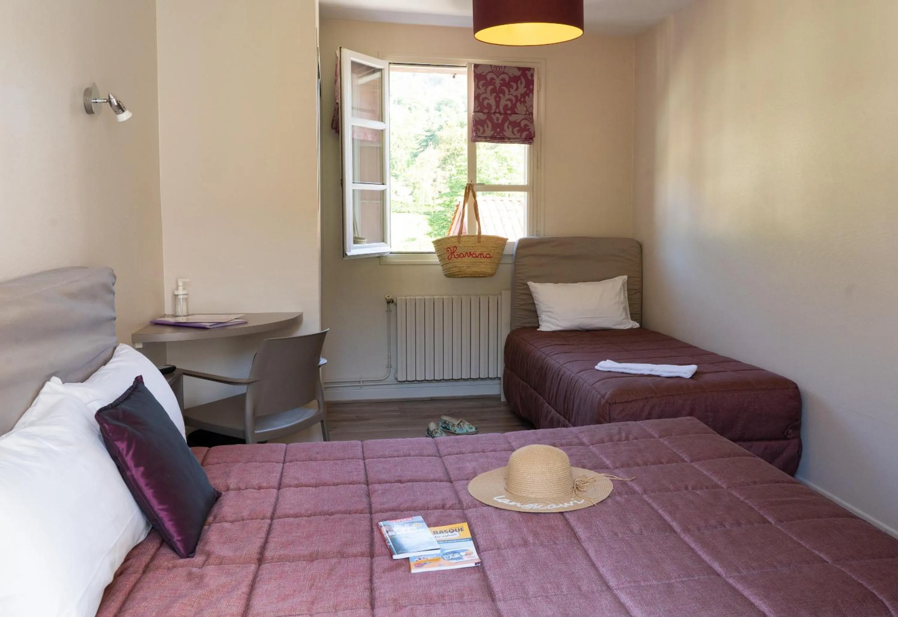 Photo of the whole room in Hôtel Juantorena