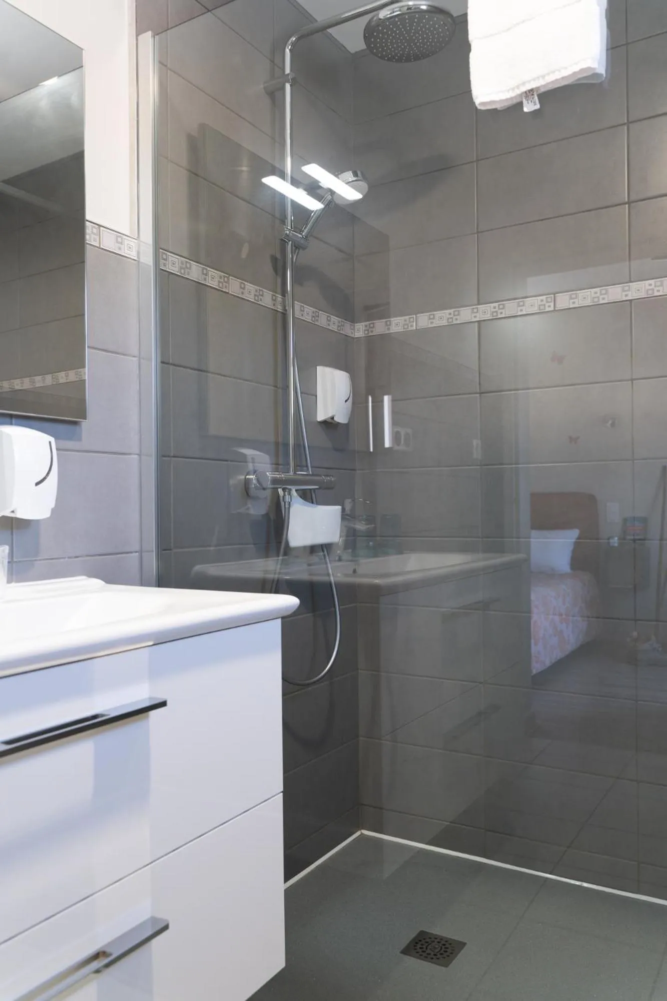 Bathroom in Hôtel Juantorena